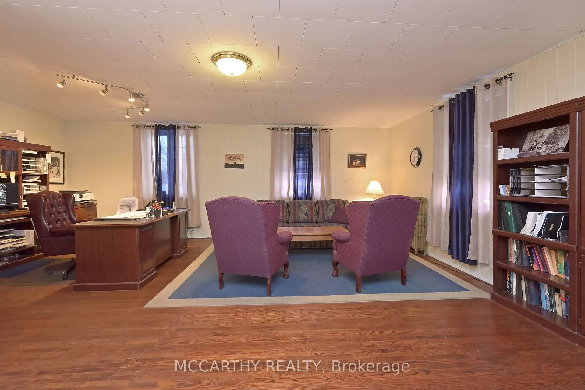 318 Main Street E