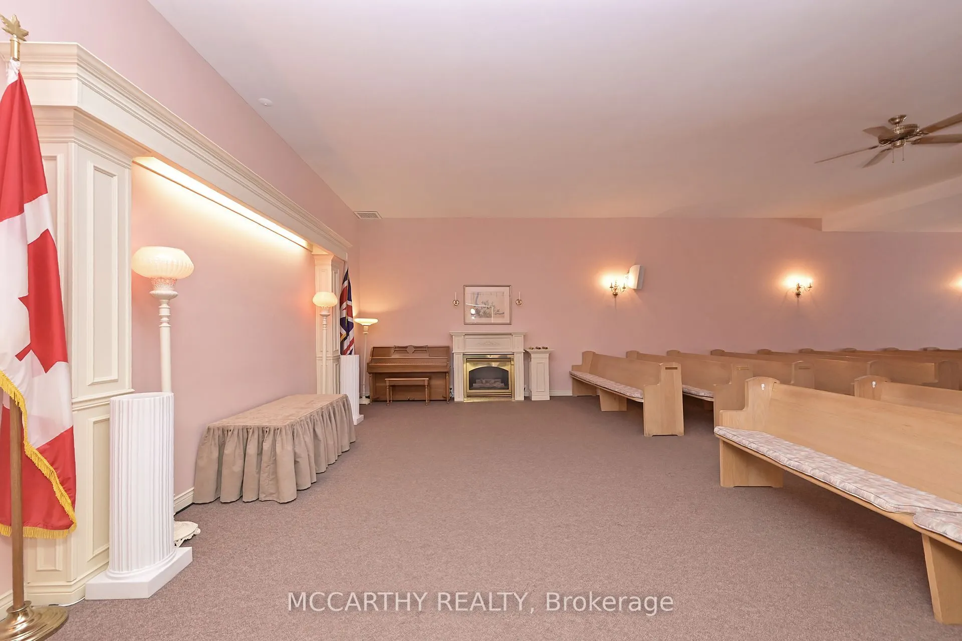 318 Main Street E