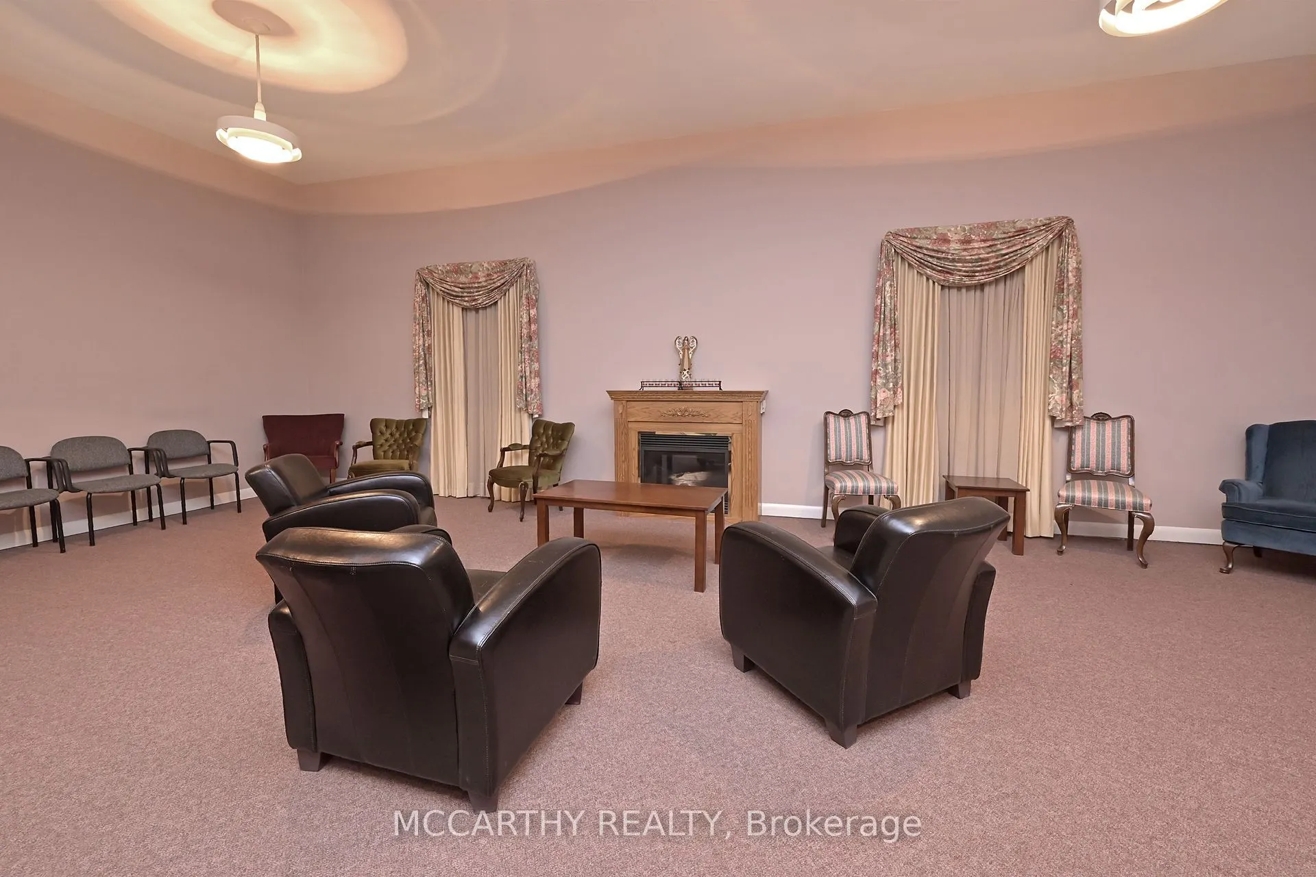 318 Main Street E