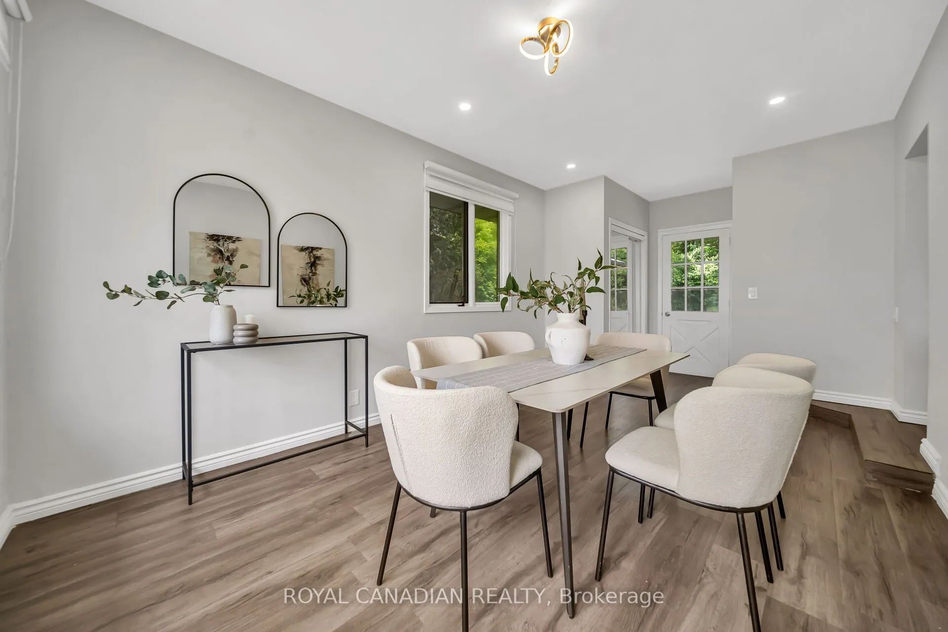 284 Cedar Crescent