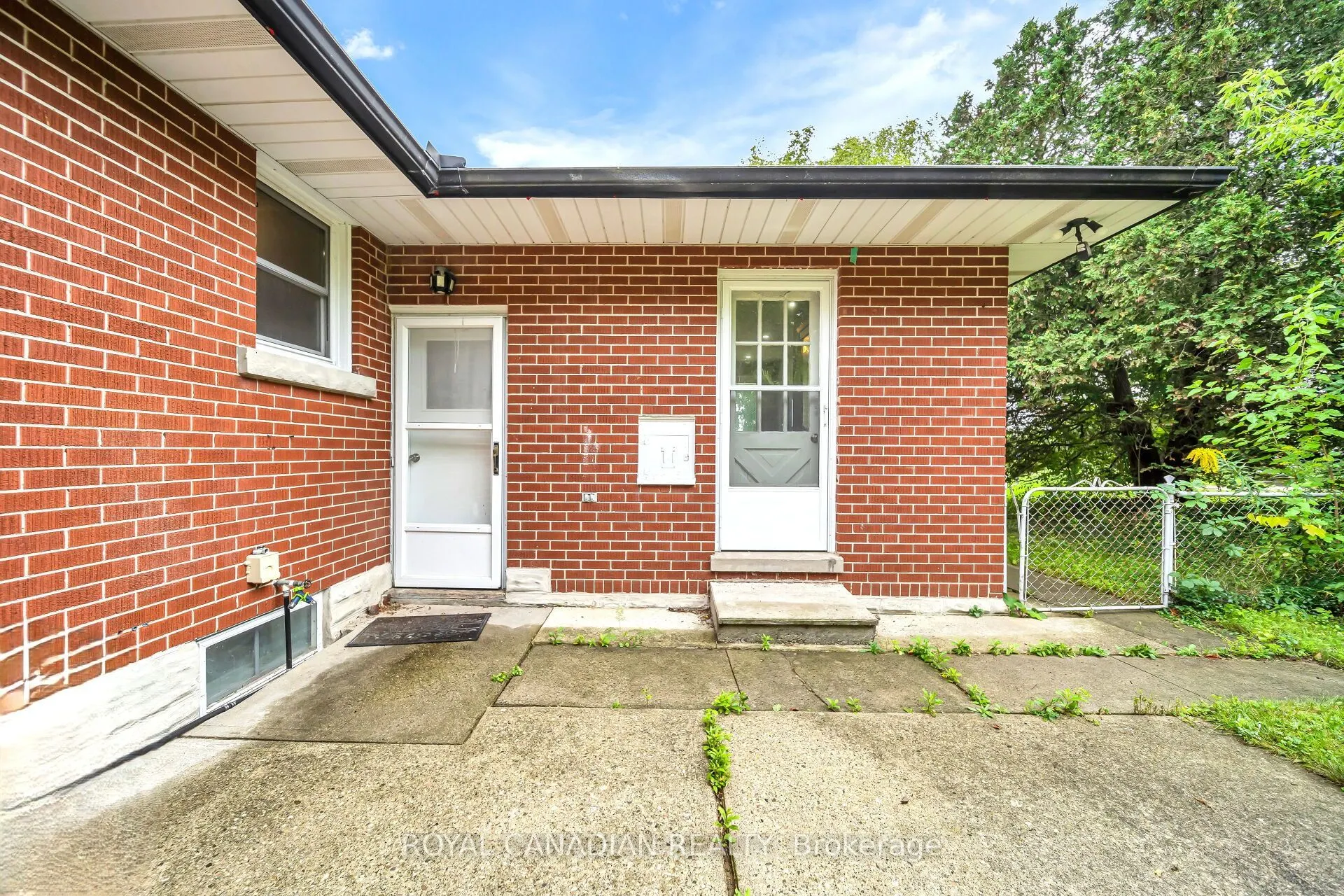 284 Cedar Crescent