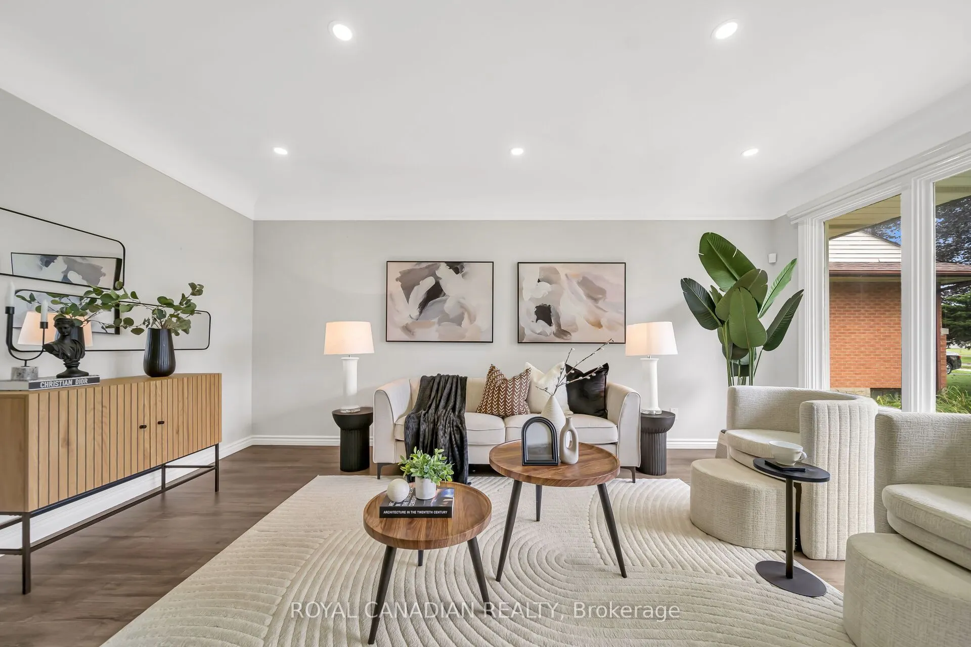 284 Cedar Crescent