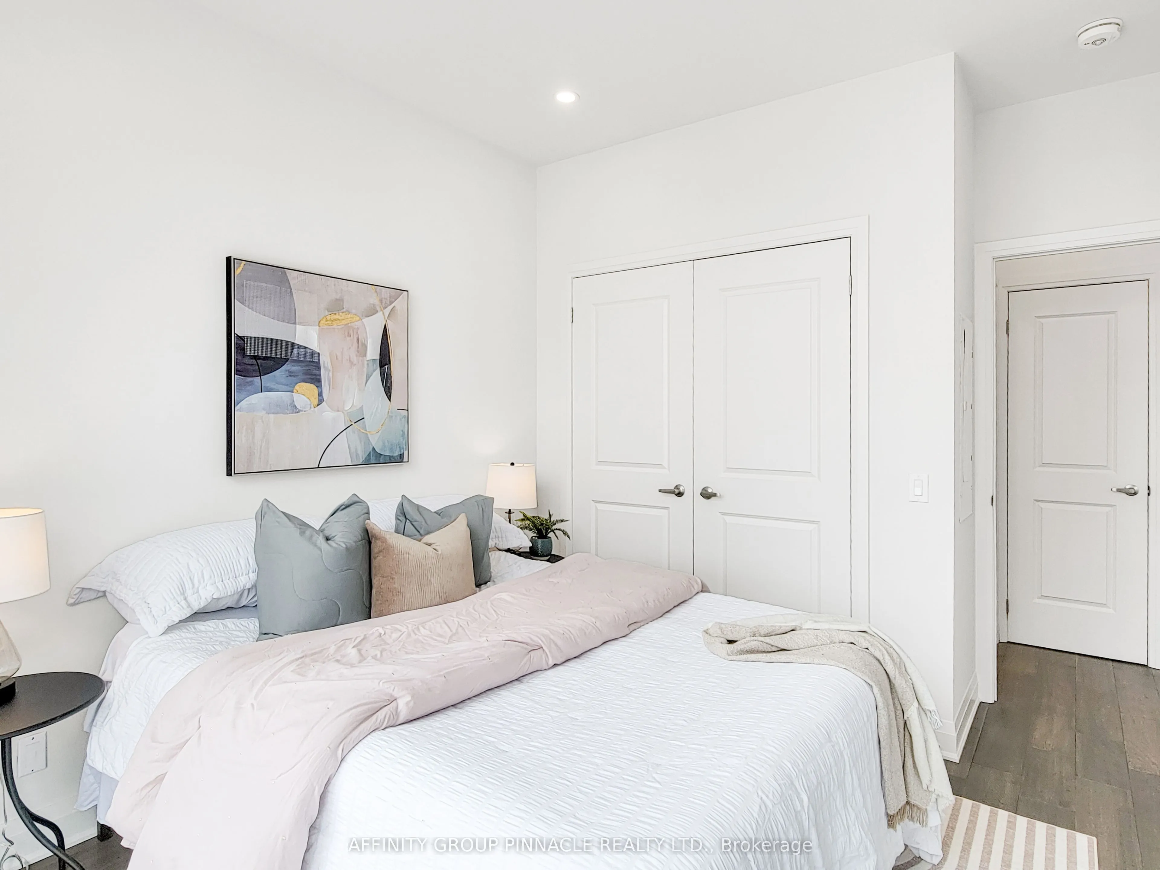 99 Louisa Street #201