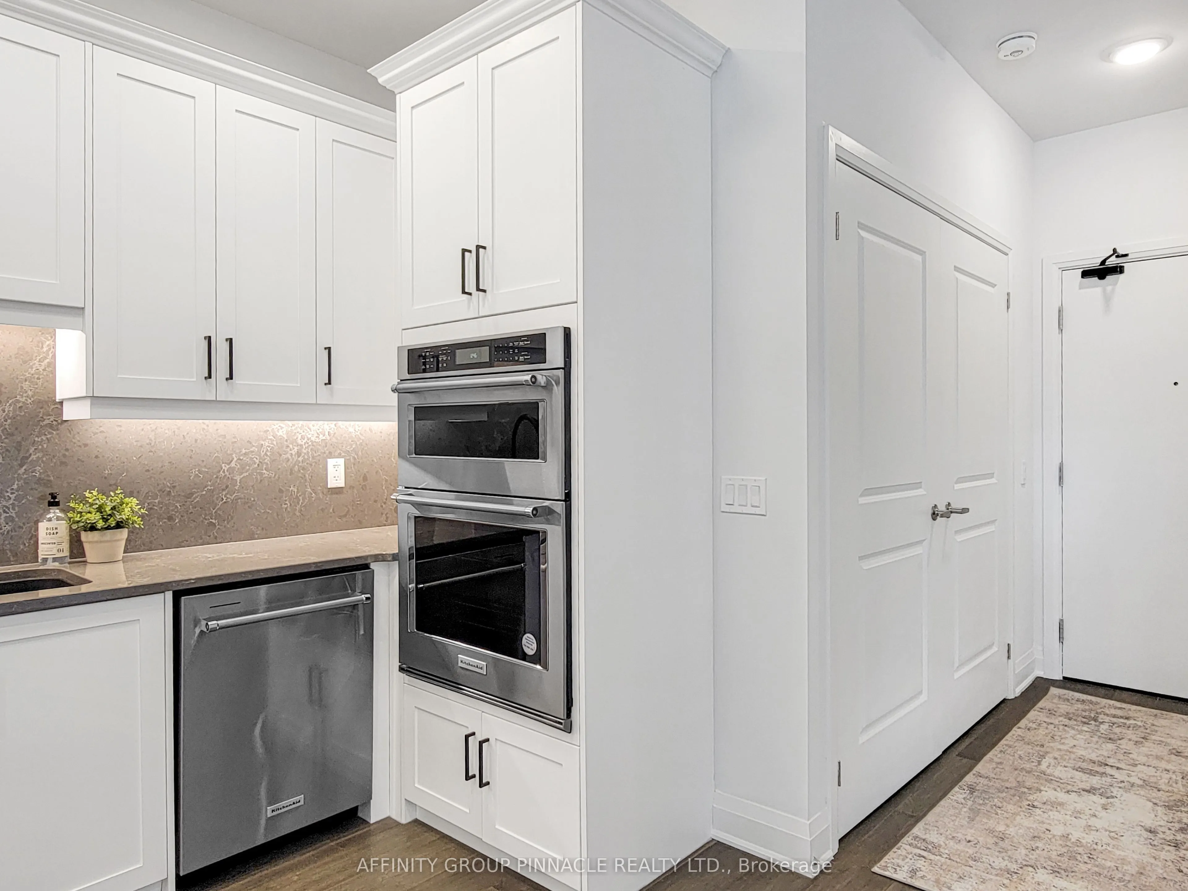 99 Louisa Street #201