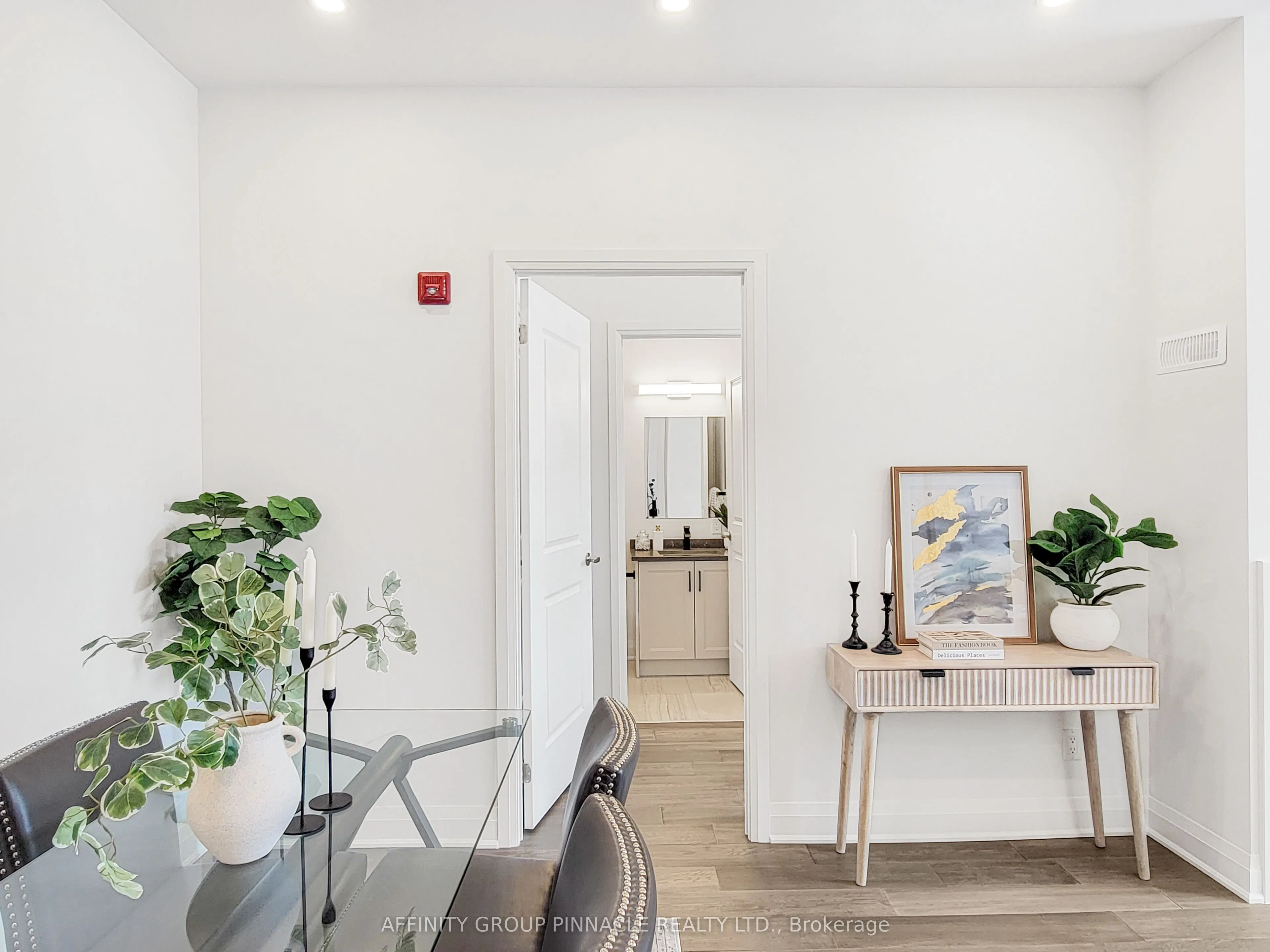 99 Louisa Street #201