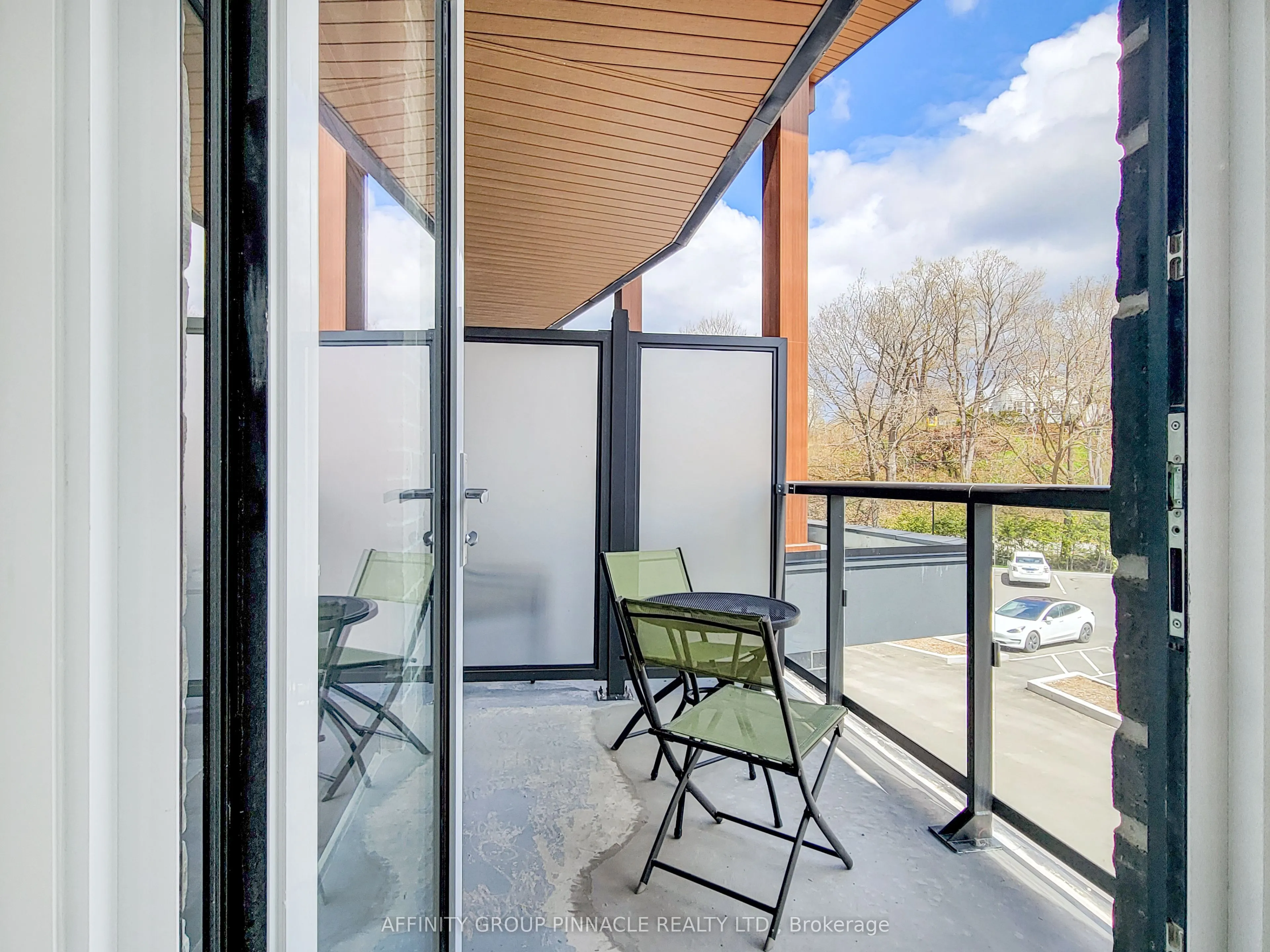 99 Louisa Street #201