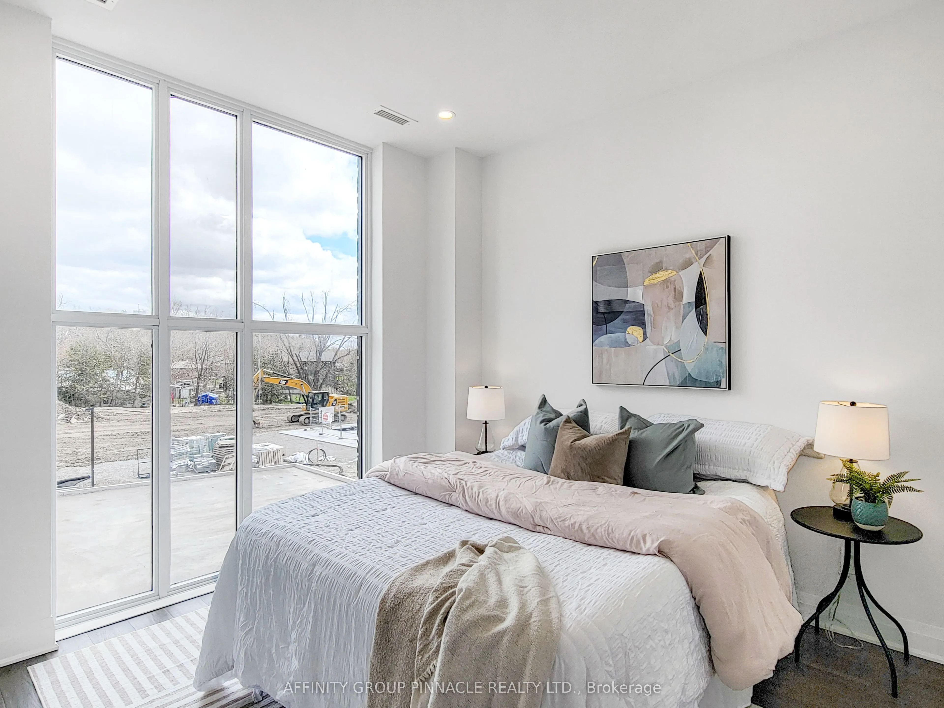99 Louisa Street #201