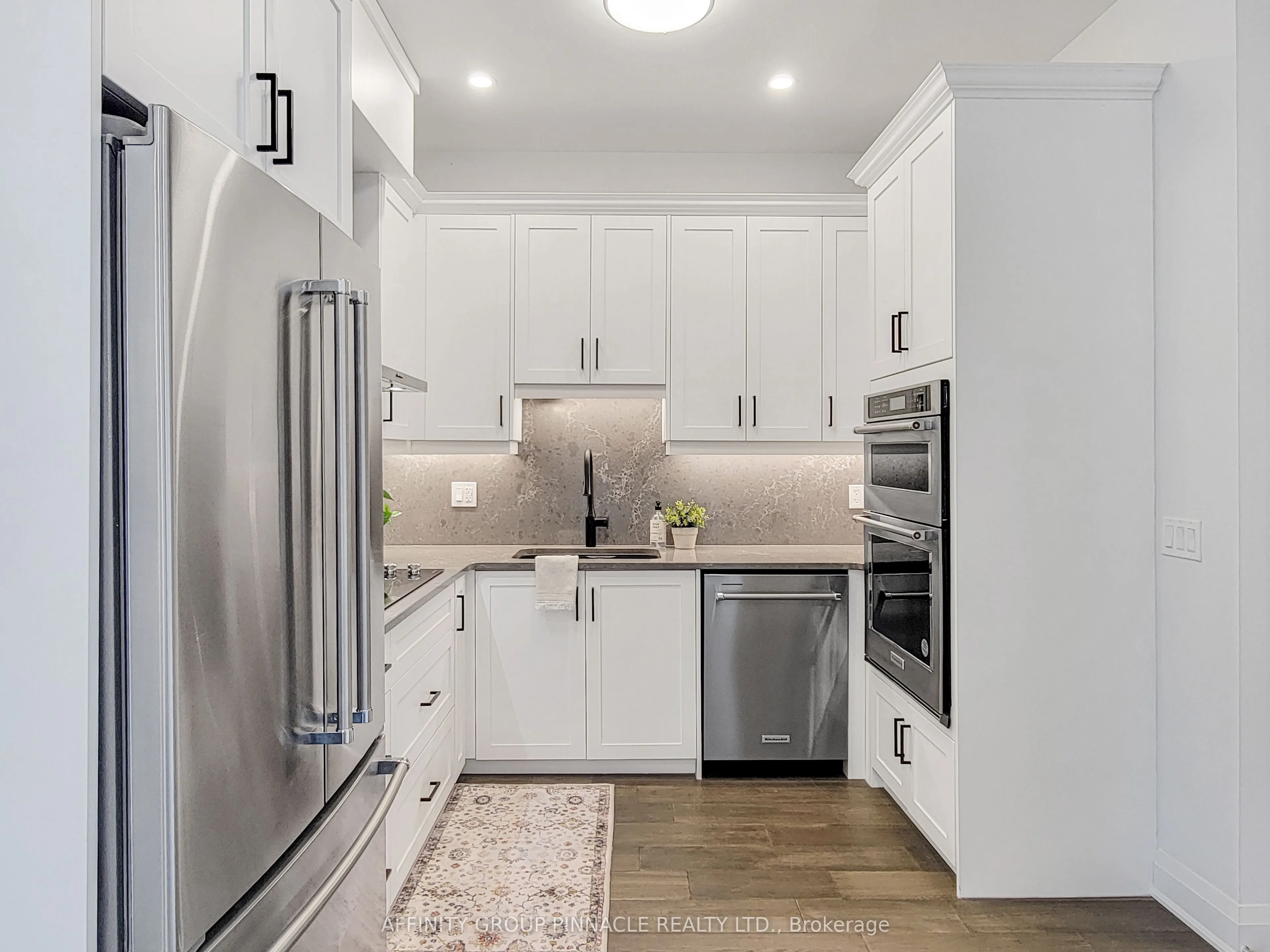 99 Louisa Street #201