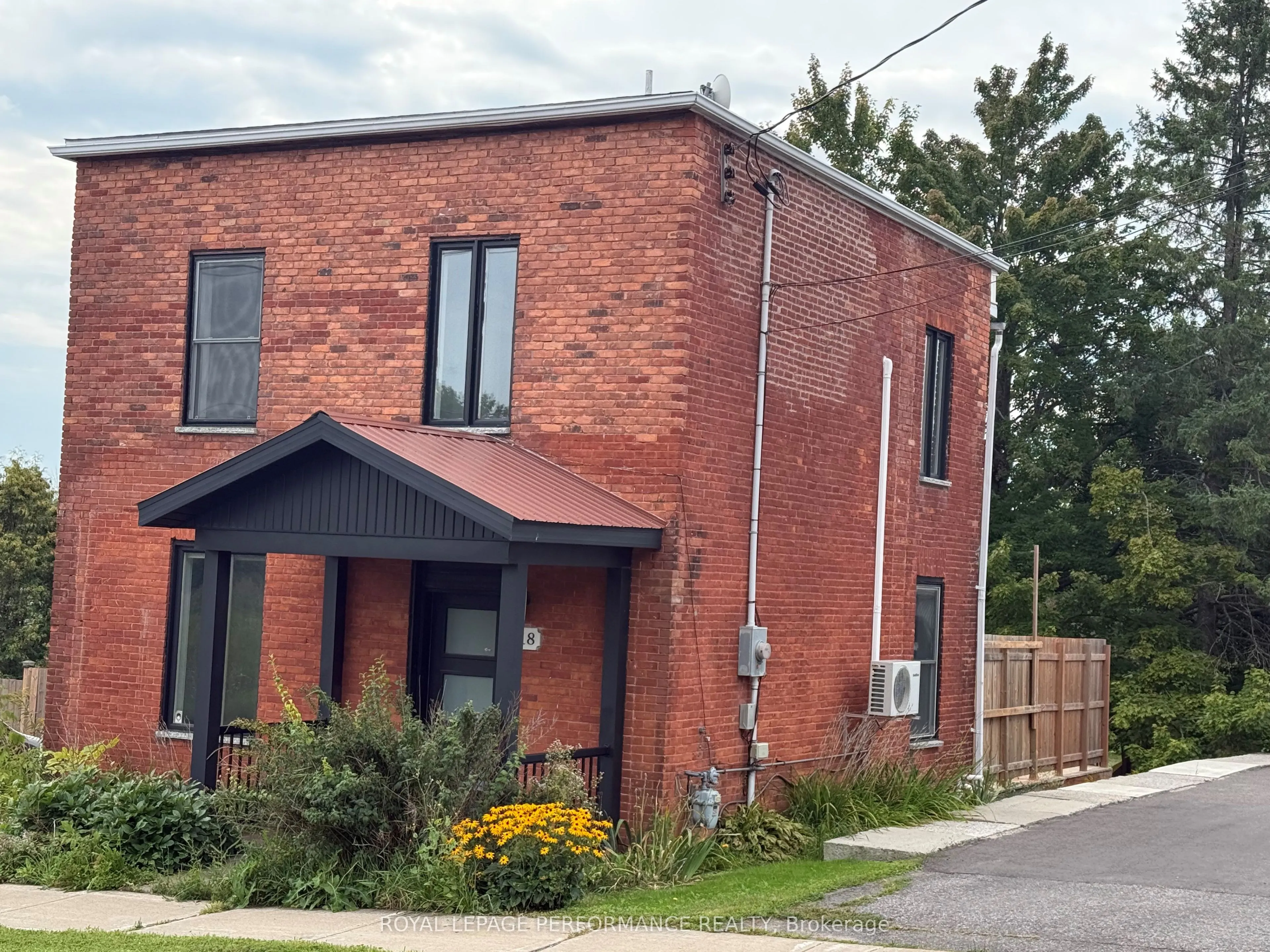 218 Main Street E