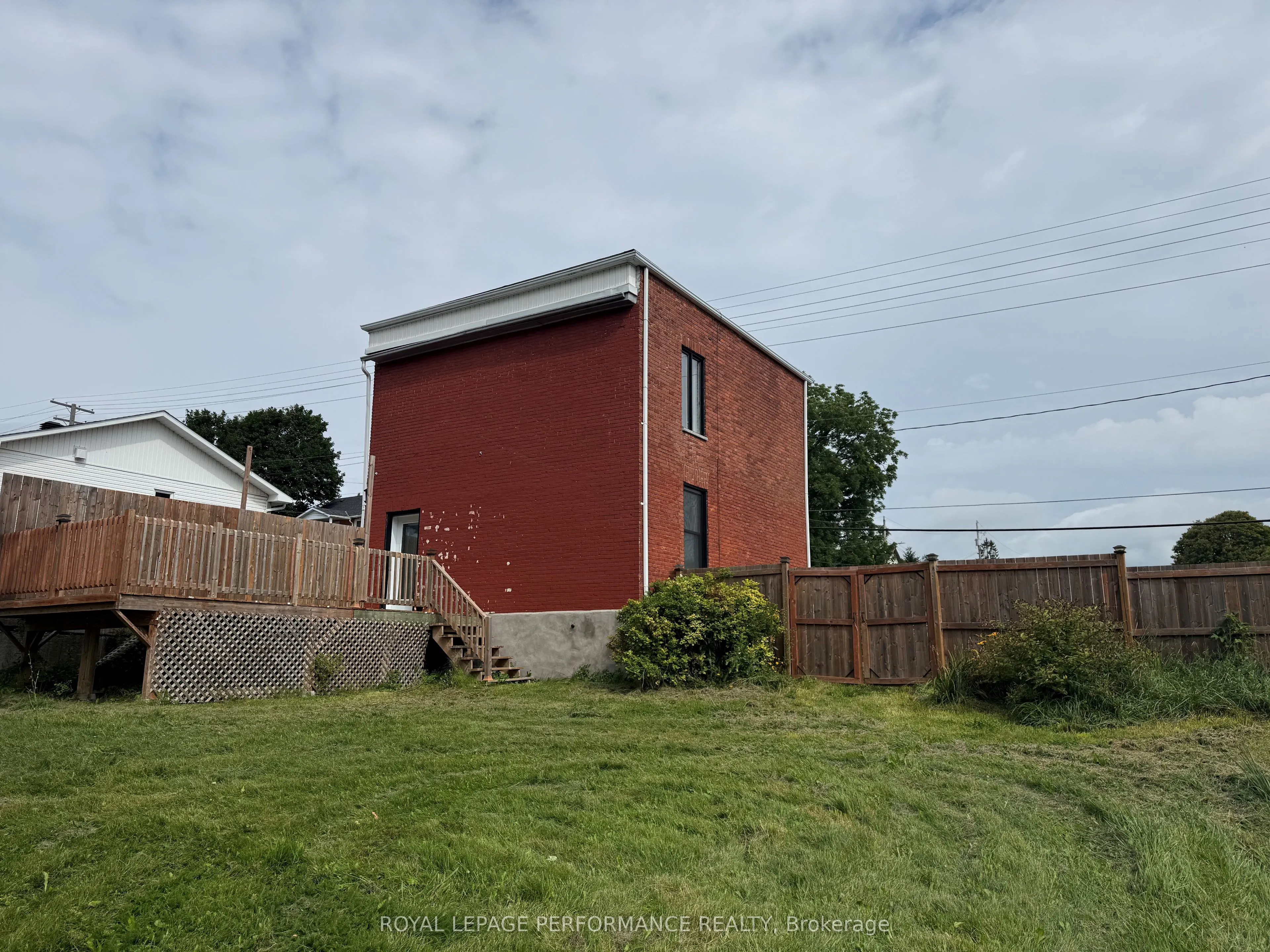 218 Main Street E