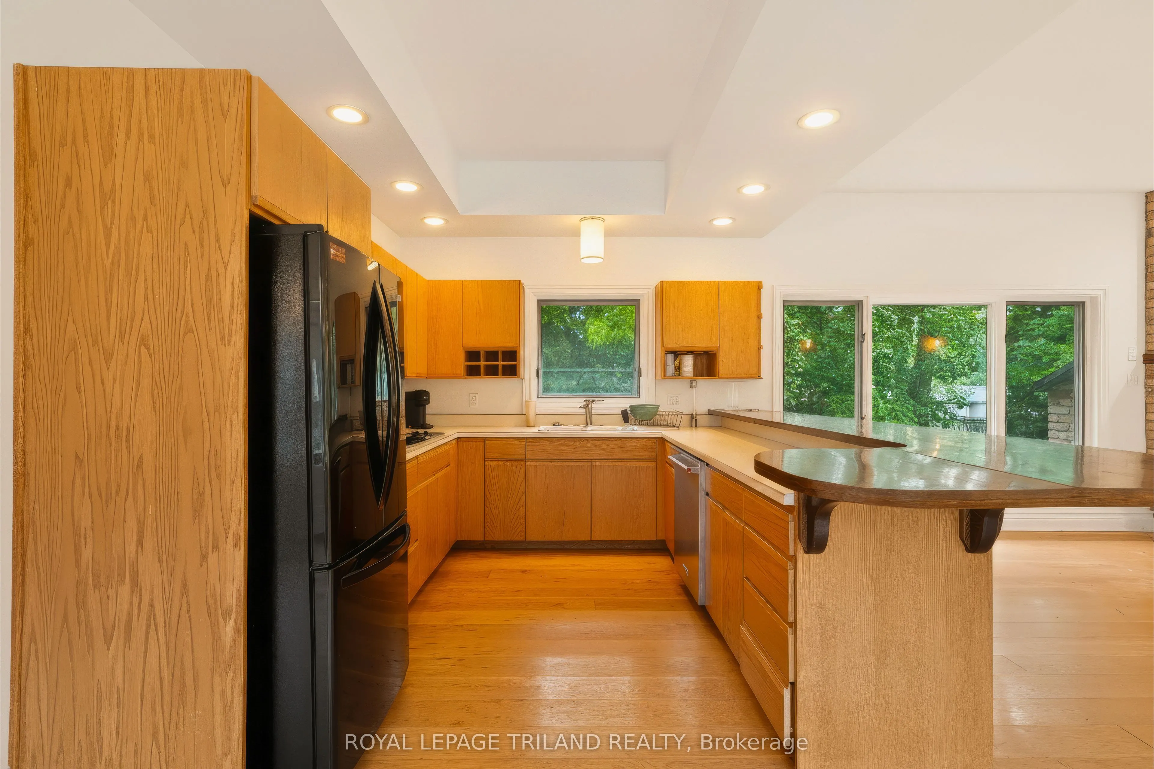 467 Commissioners Road E