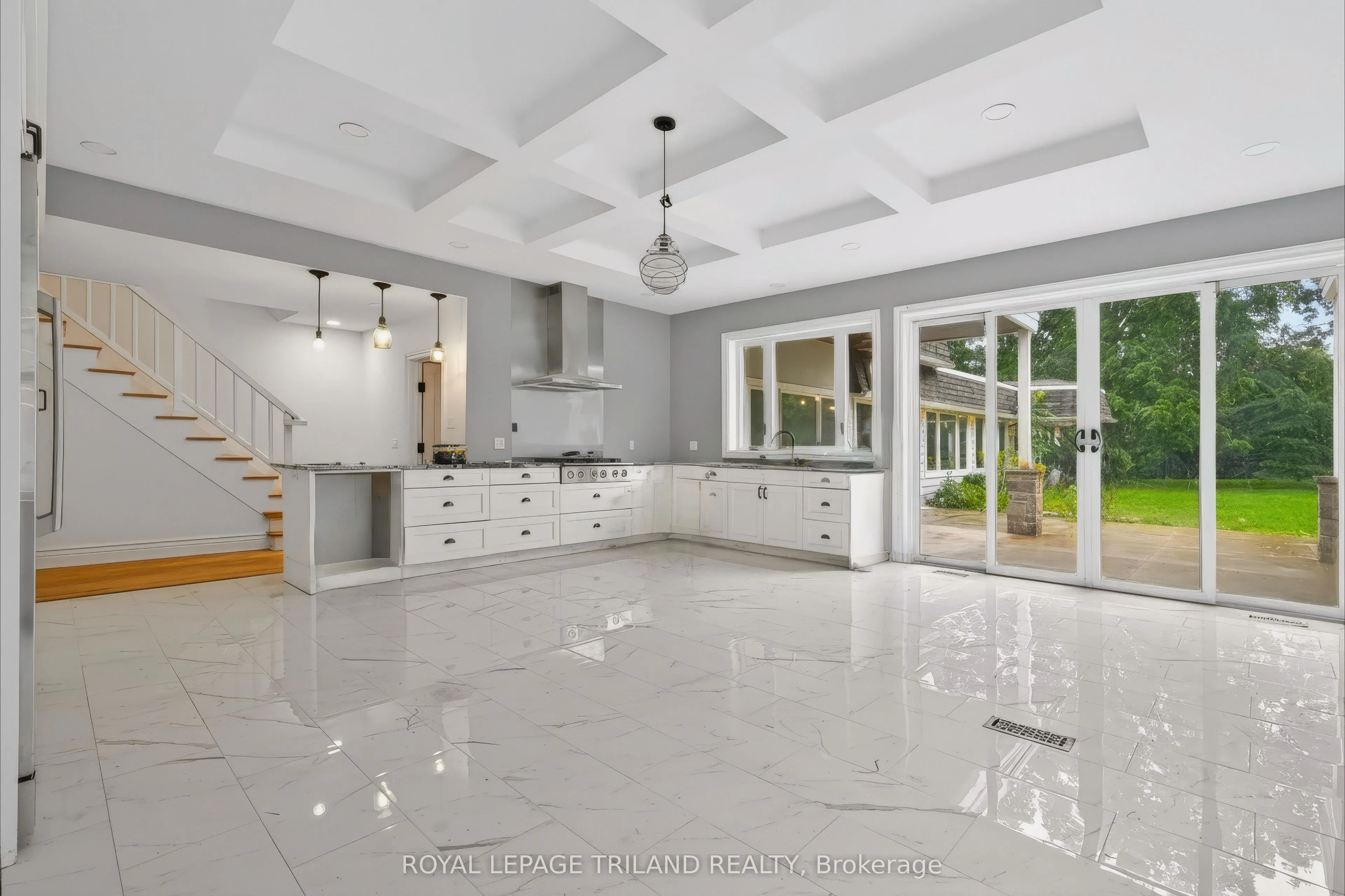 467 Commissioners Road E