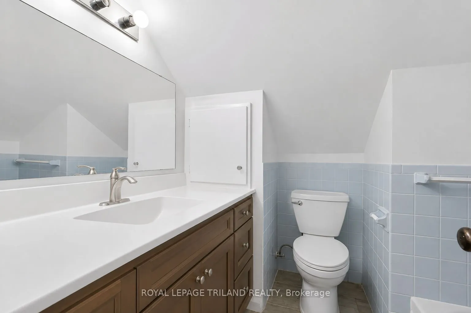 467 Commissioners Road E