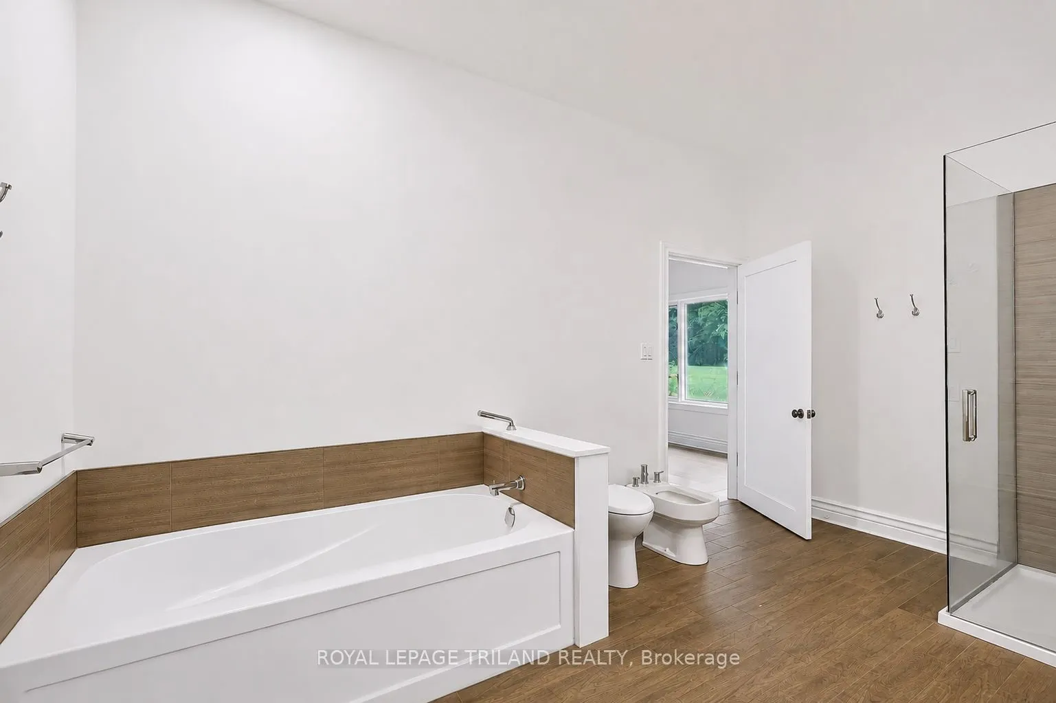 467 Commissioners Road E