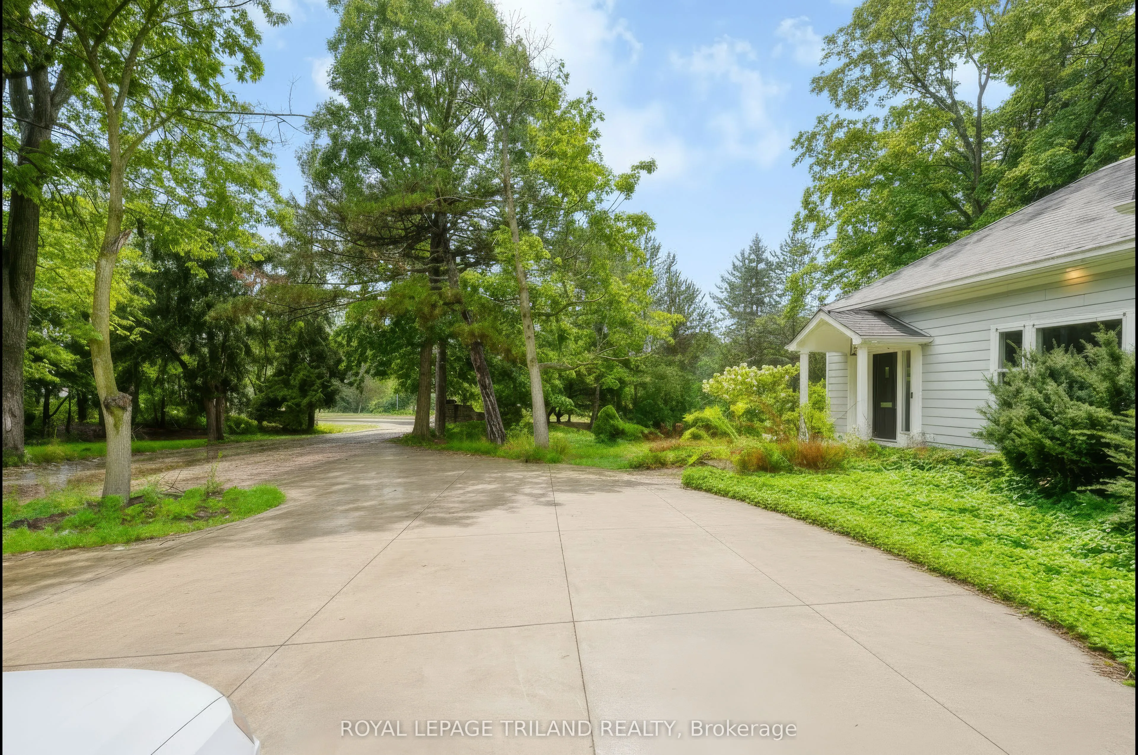 467 Commissioners Road E