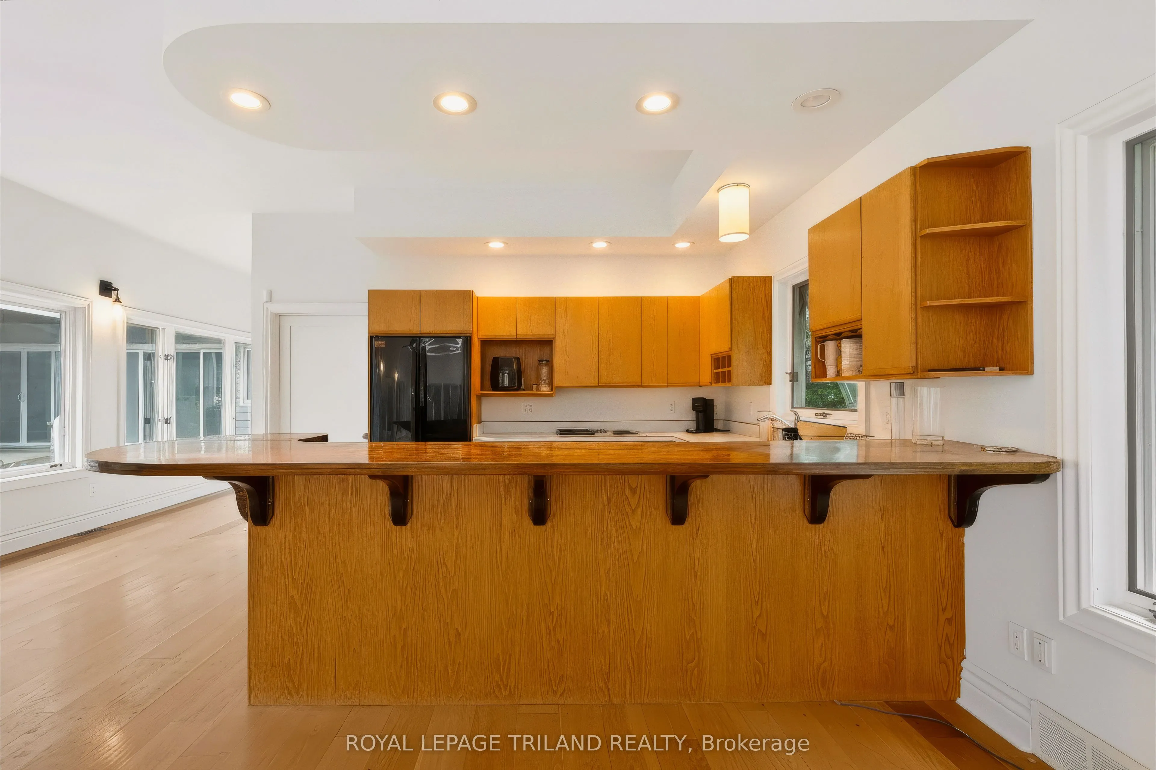 467 Commissioners Road E