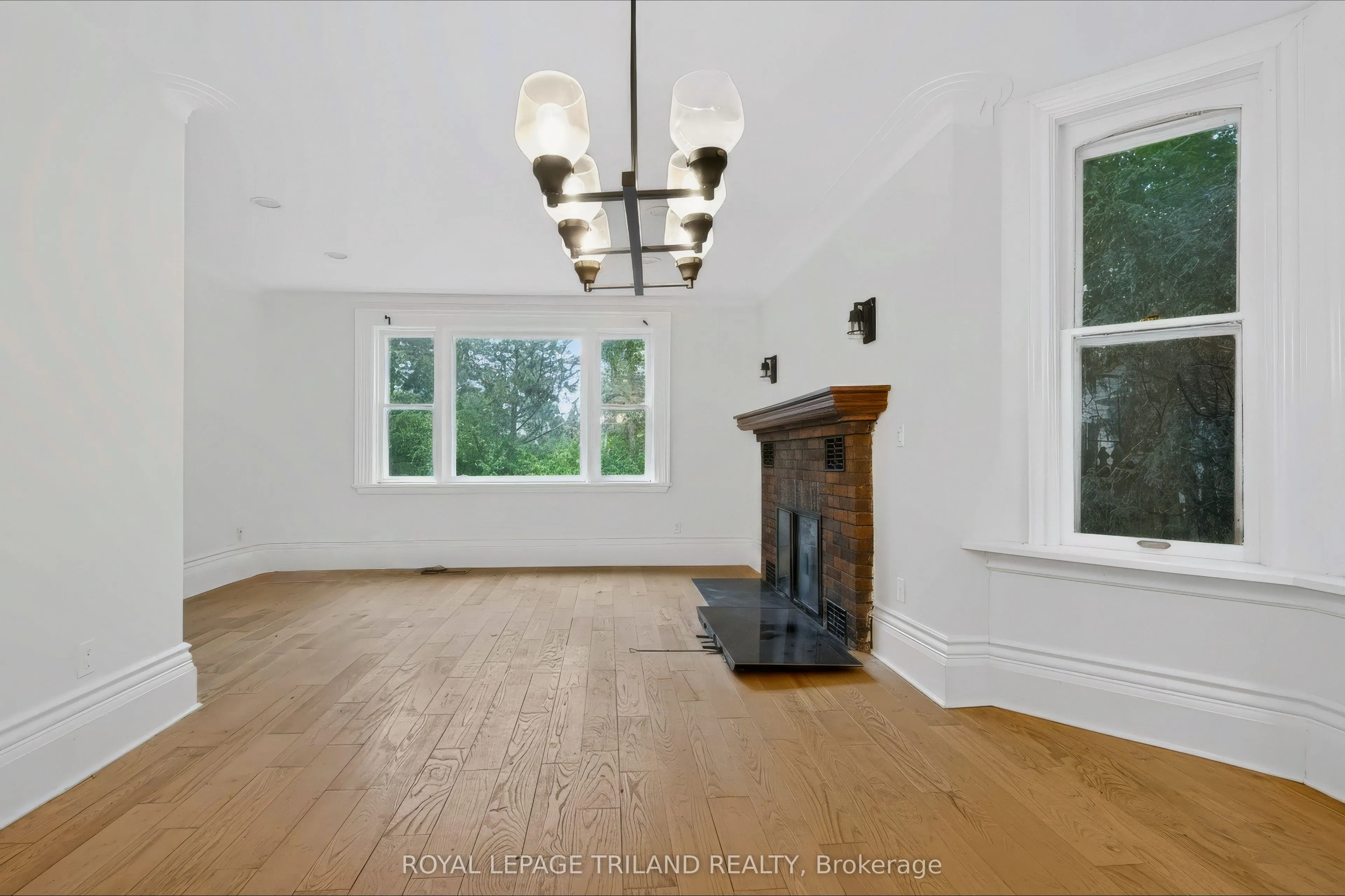 467 Commissioners Road E
