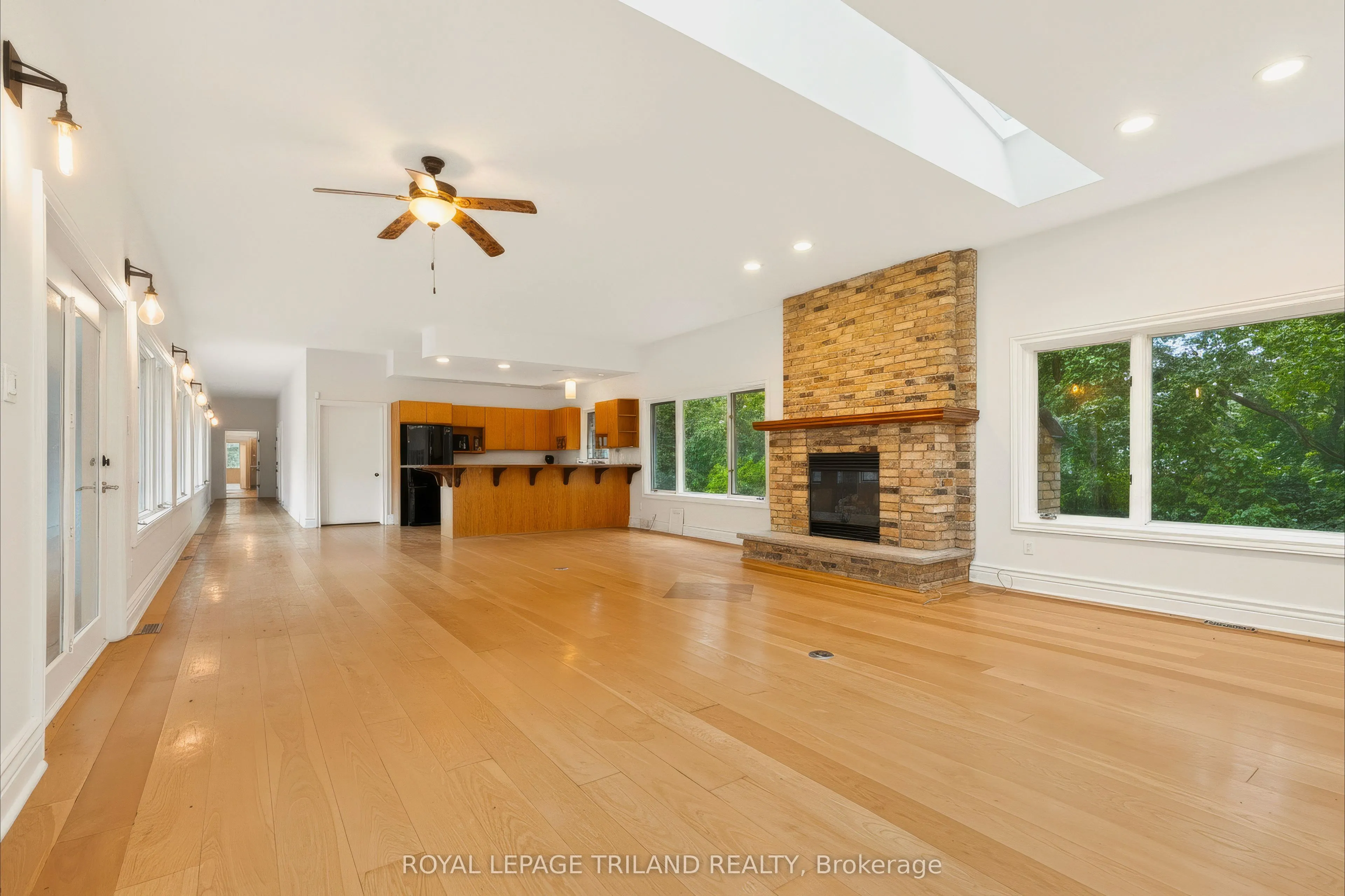 467 Commissioners Road E