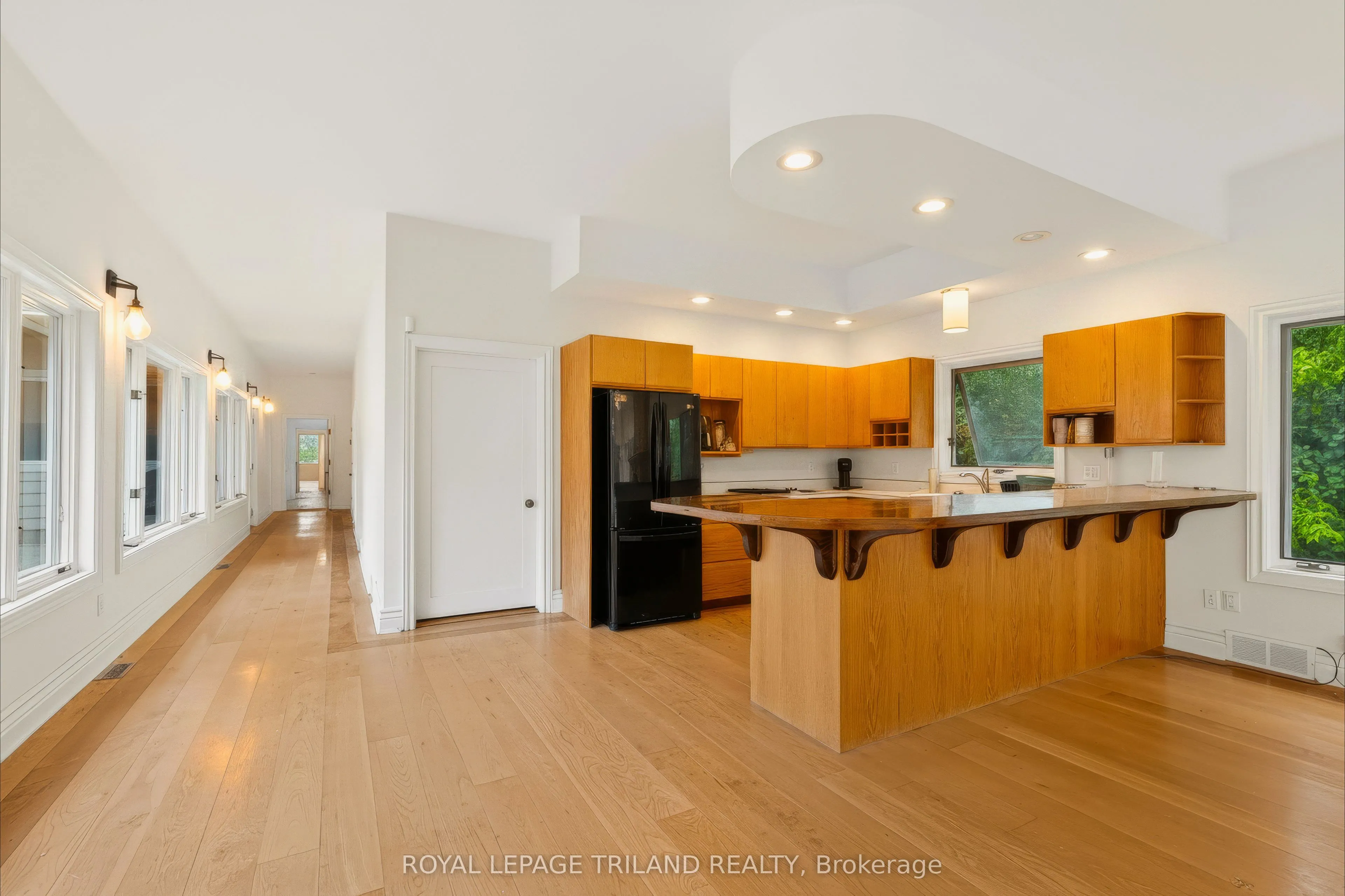 467 Commissioners Road E