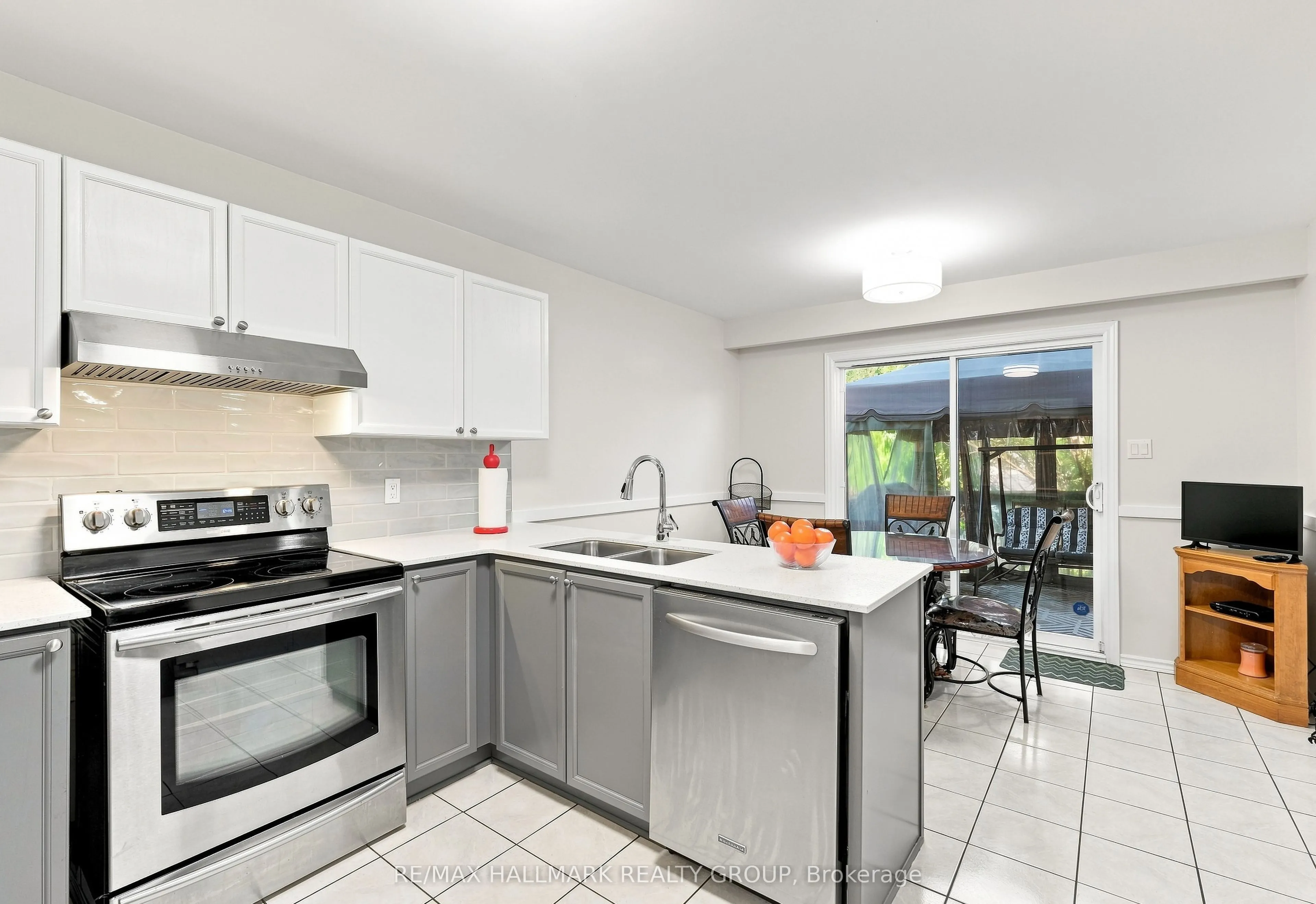 609 TOURELLE Drive