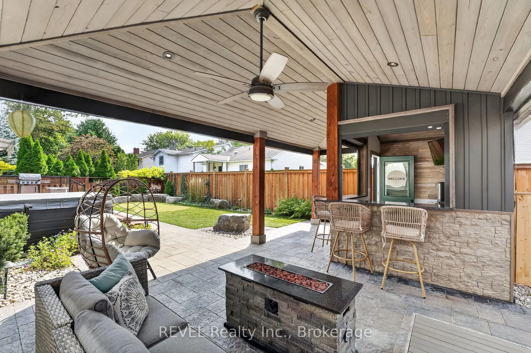 10 Meadowbrook Lane