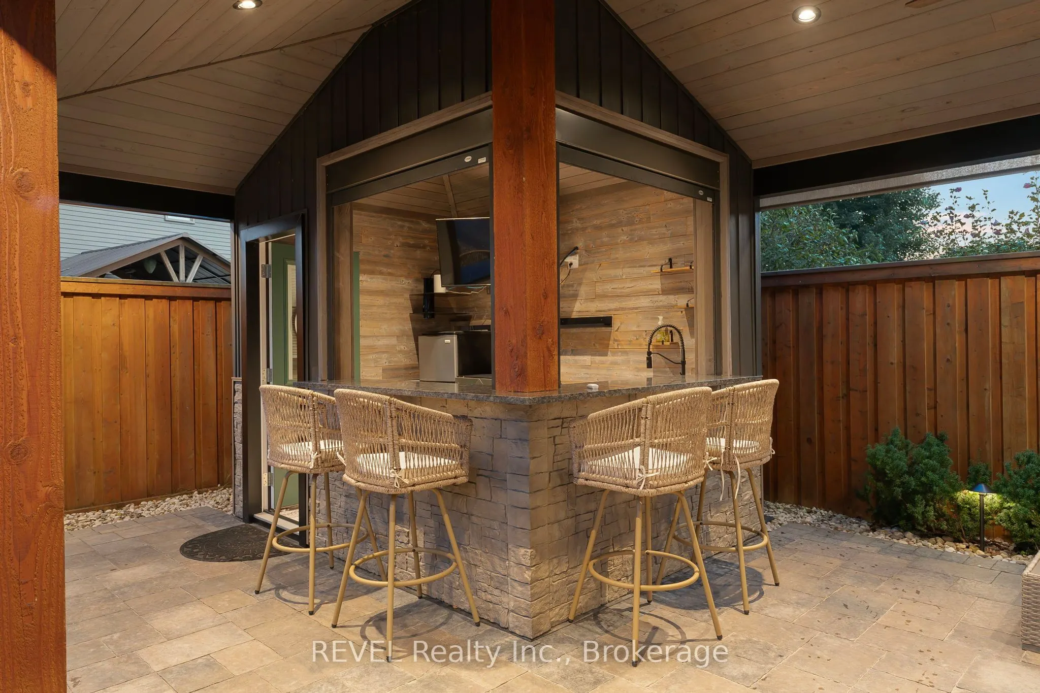 10 Meadowbrook Lane