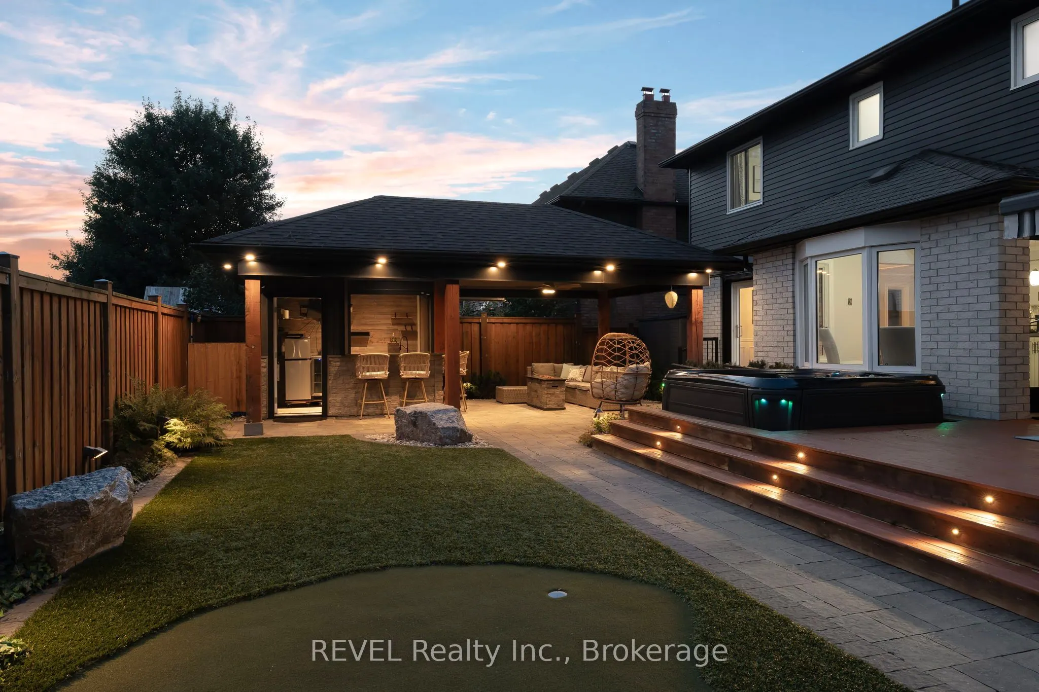 10 Meadowbrook Lane