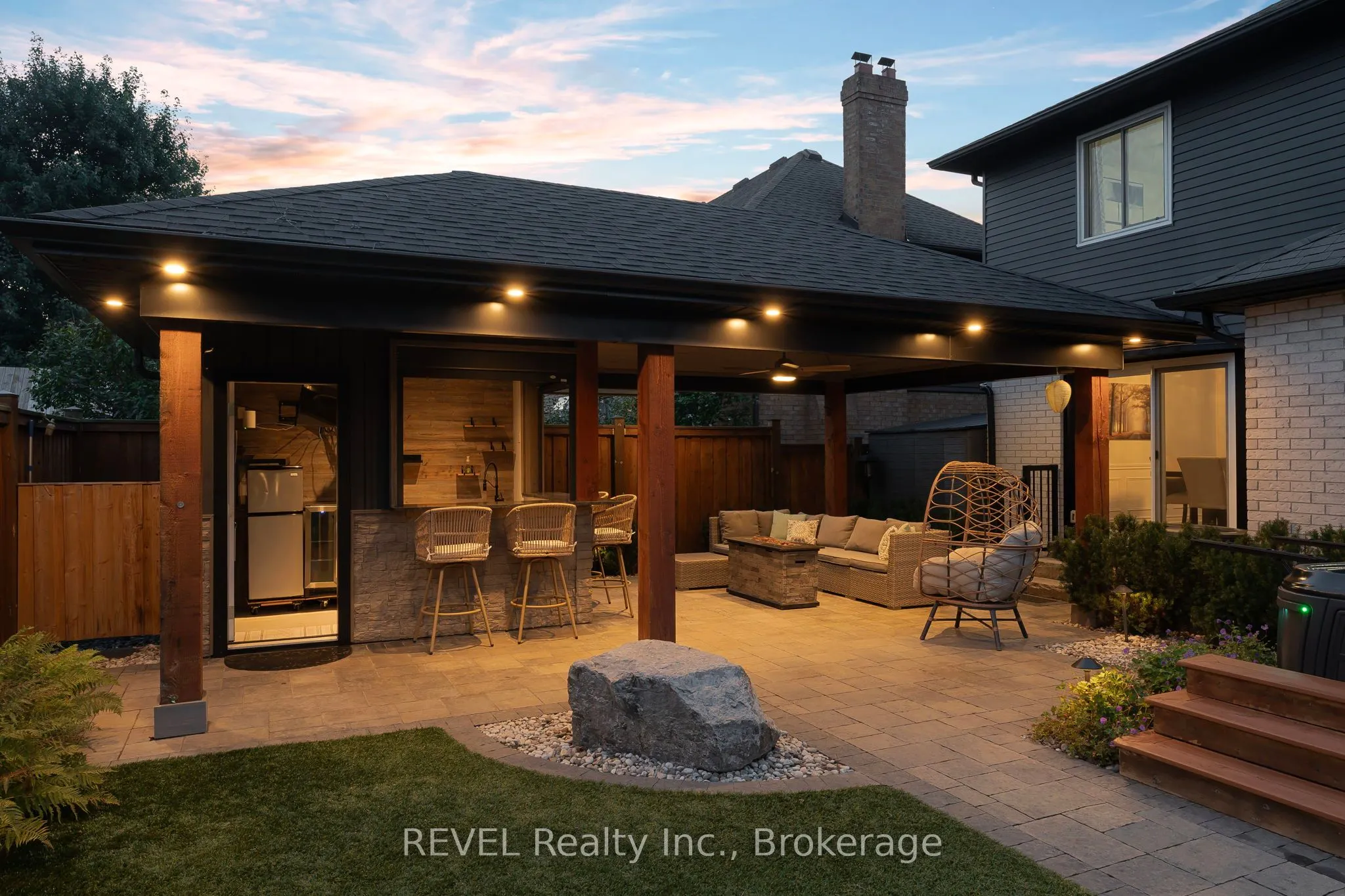 10 Meadowbrook Lane