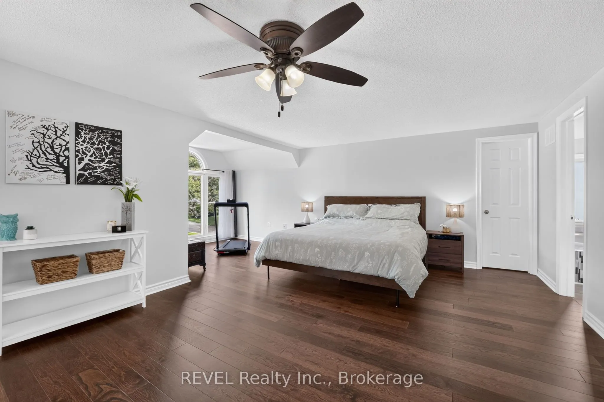 10 Meadowbrook Lane
