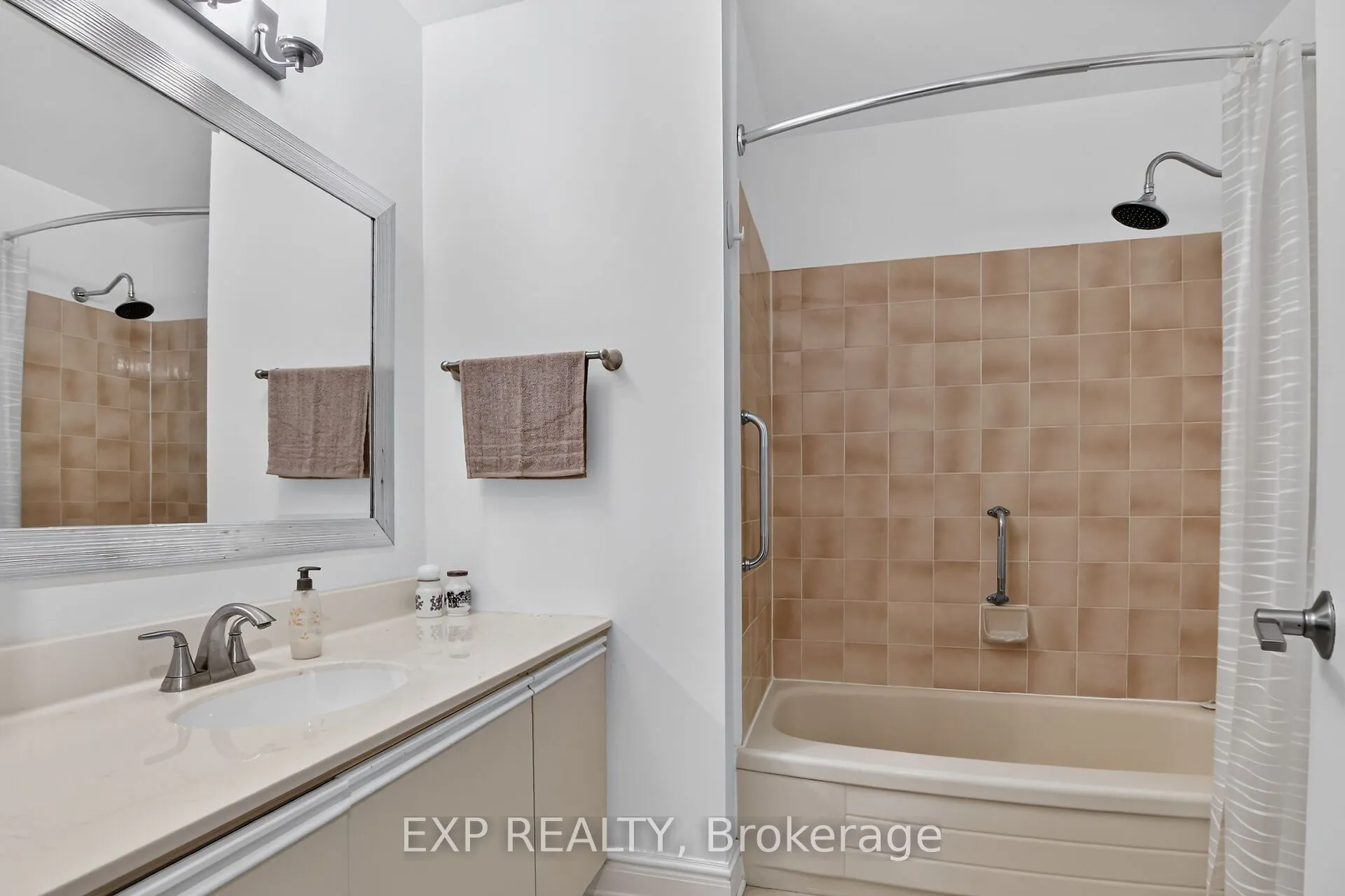 1 Rosamond Street E #405