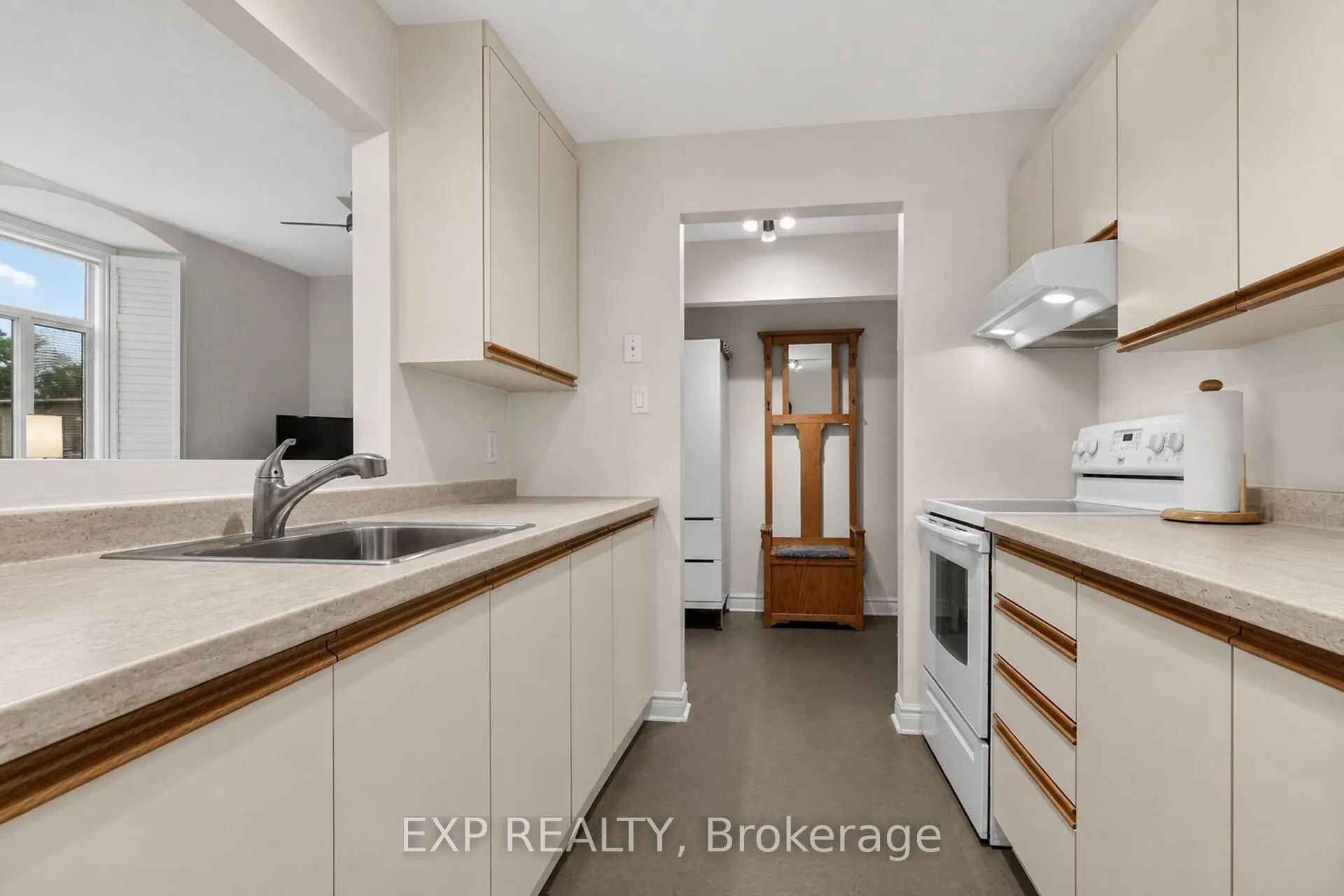 1 Rosamond Street E #405