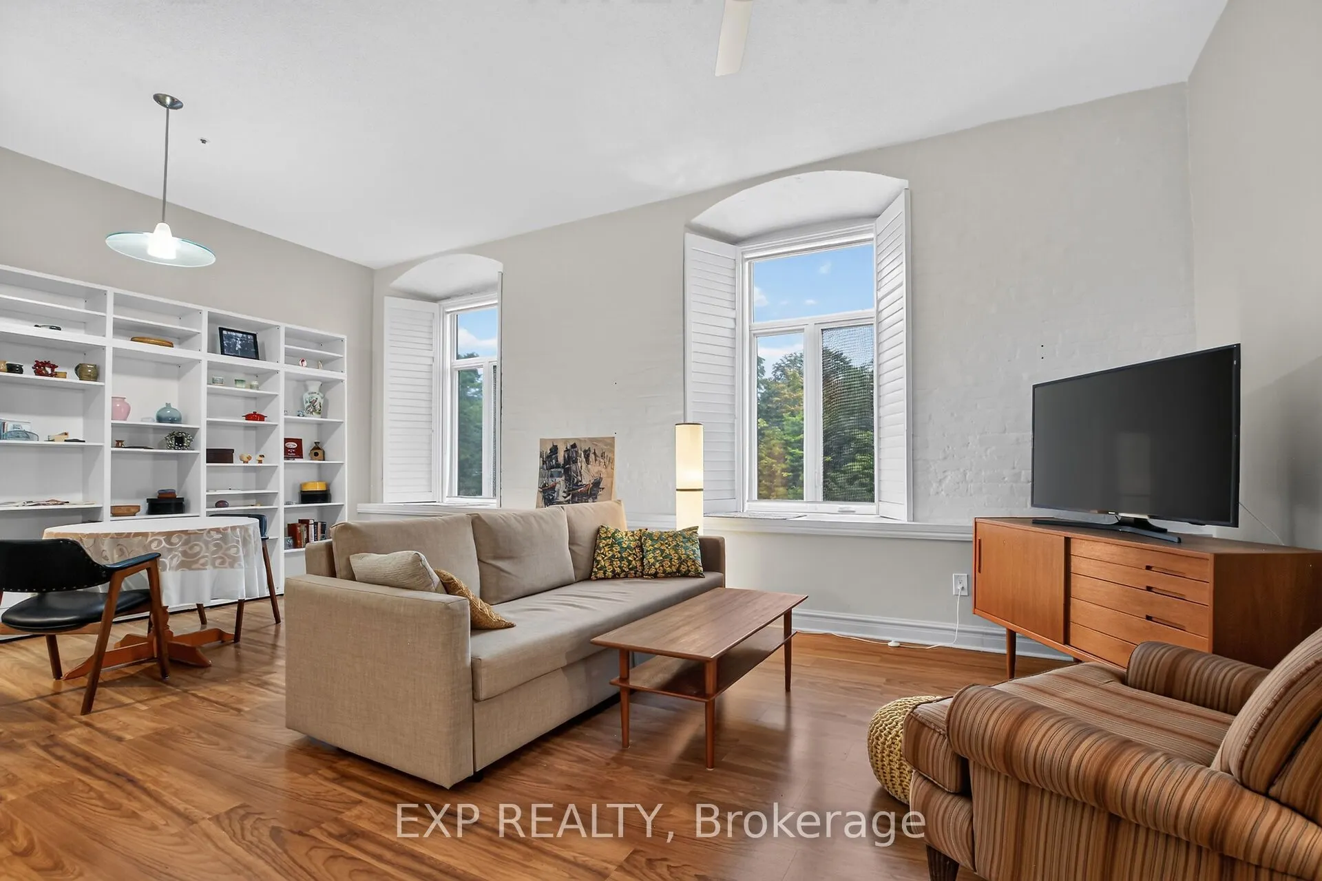 1 Rosamond Street E #405