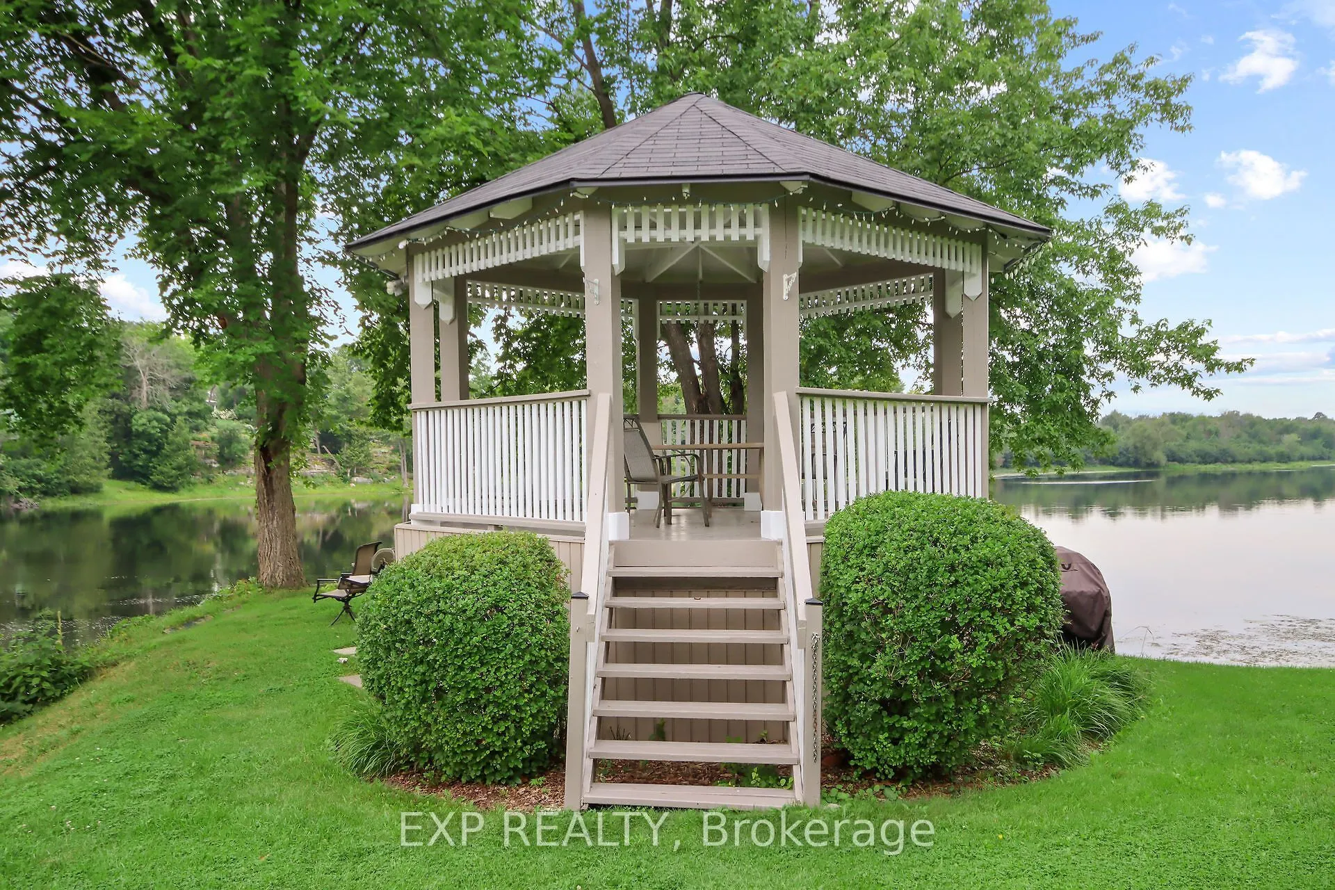 1 Rosamond Street E #405