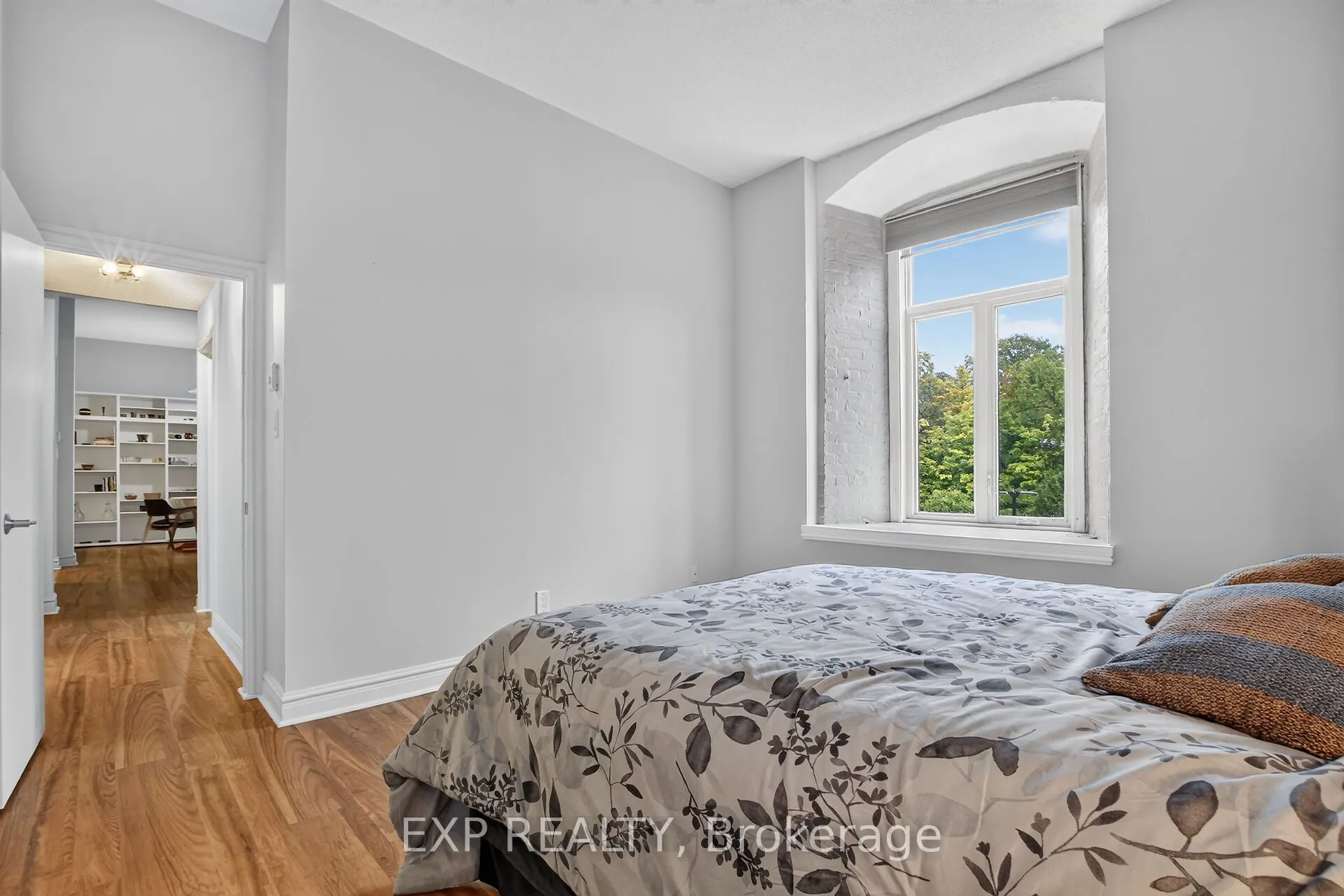 1 Rosamond Street E #405