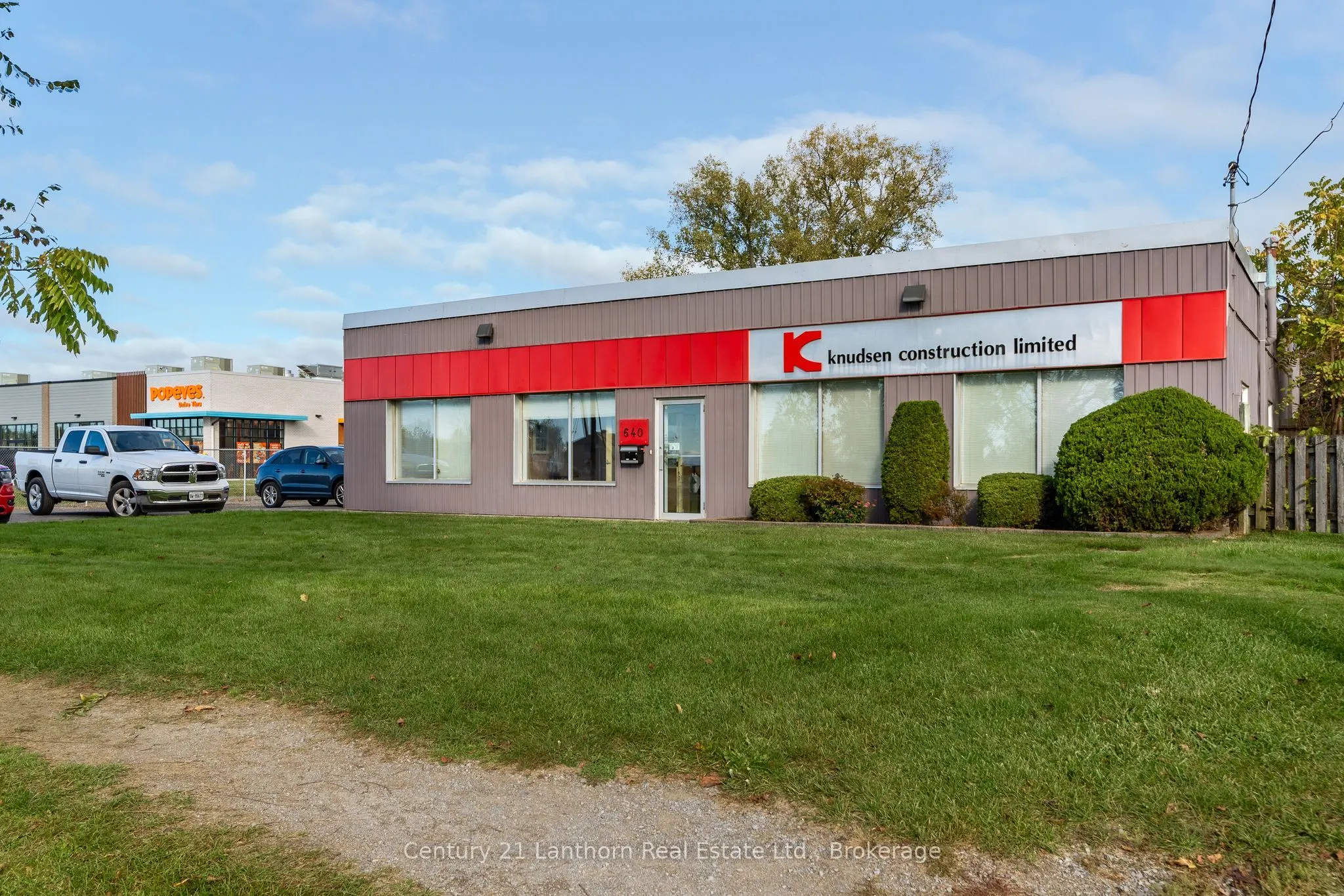 640 Dundas Street E
