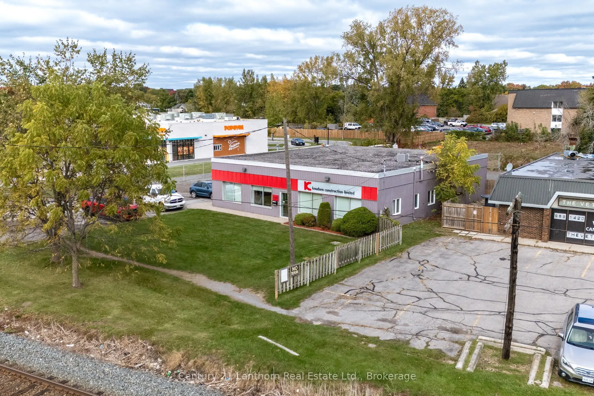 640 Dundas Street E