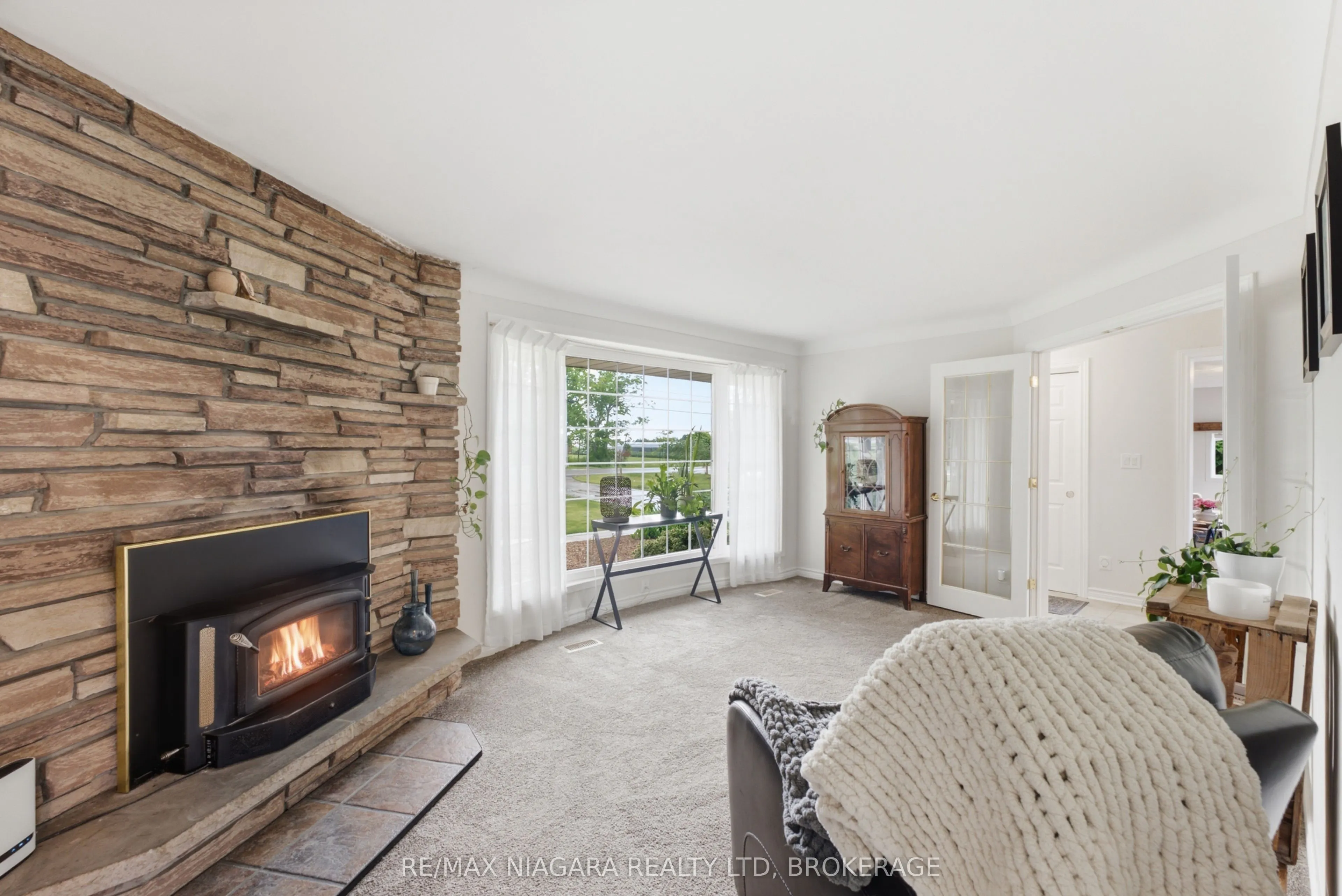 1042 Lakeshore Road W