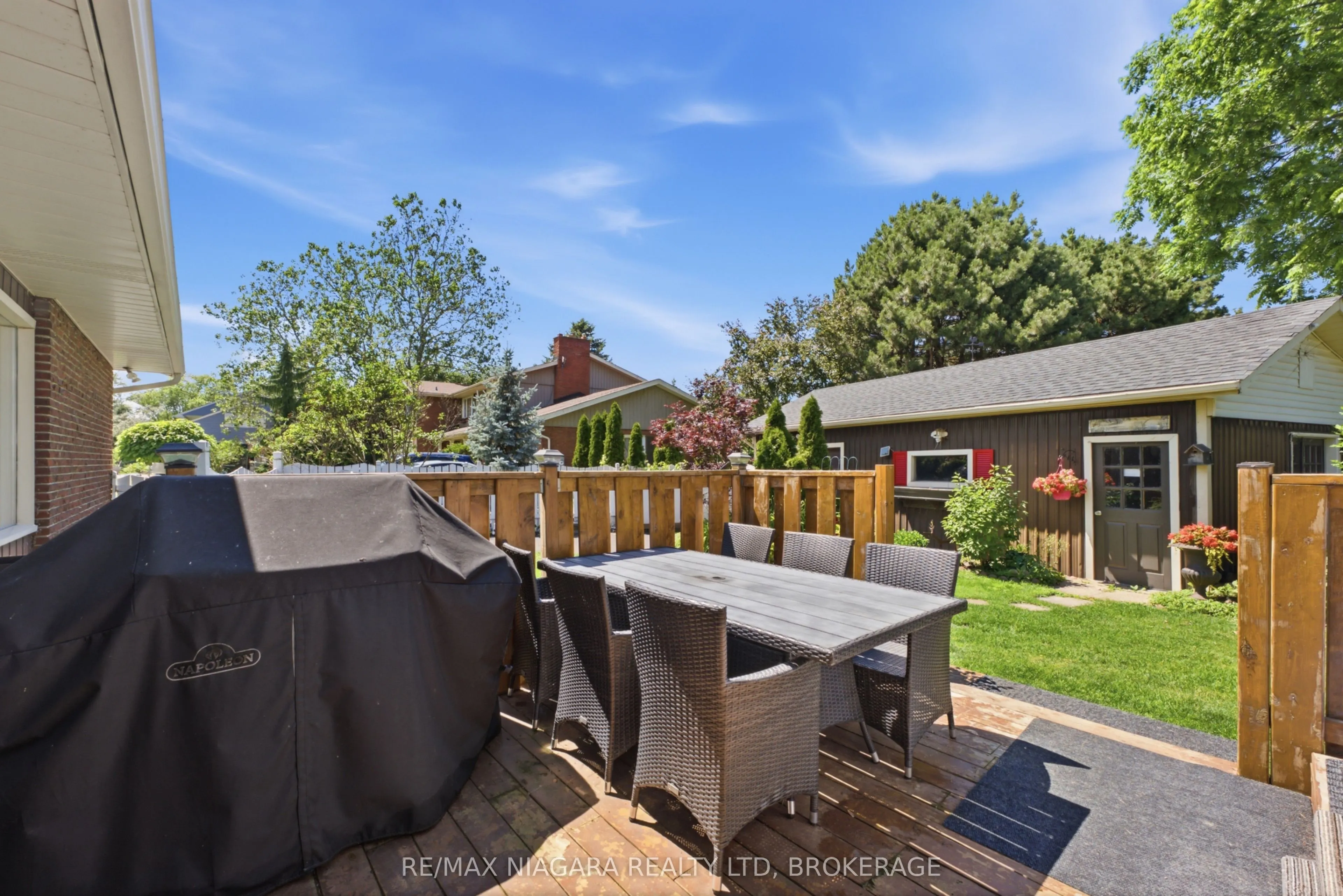 1042 Lakeshore Road W