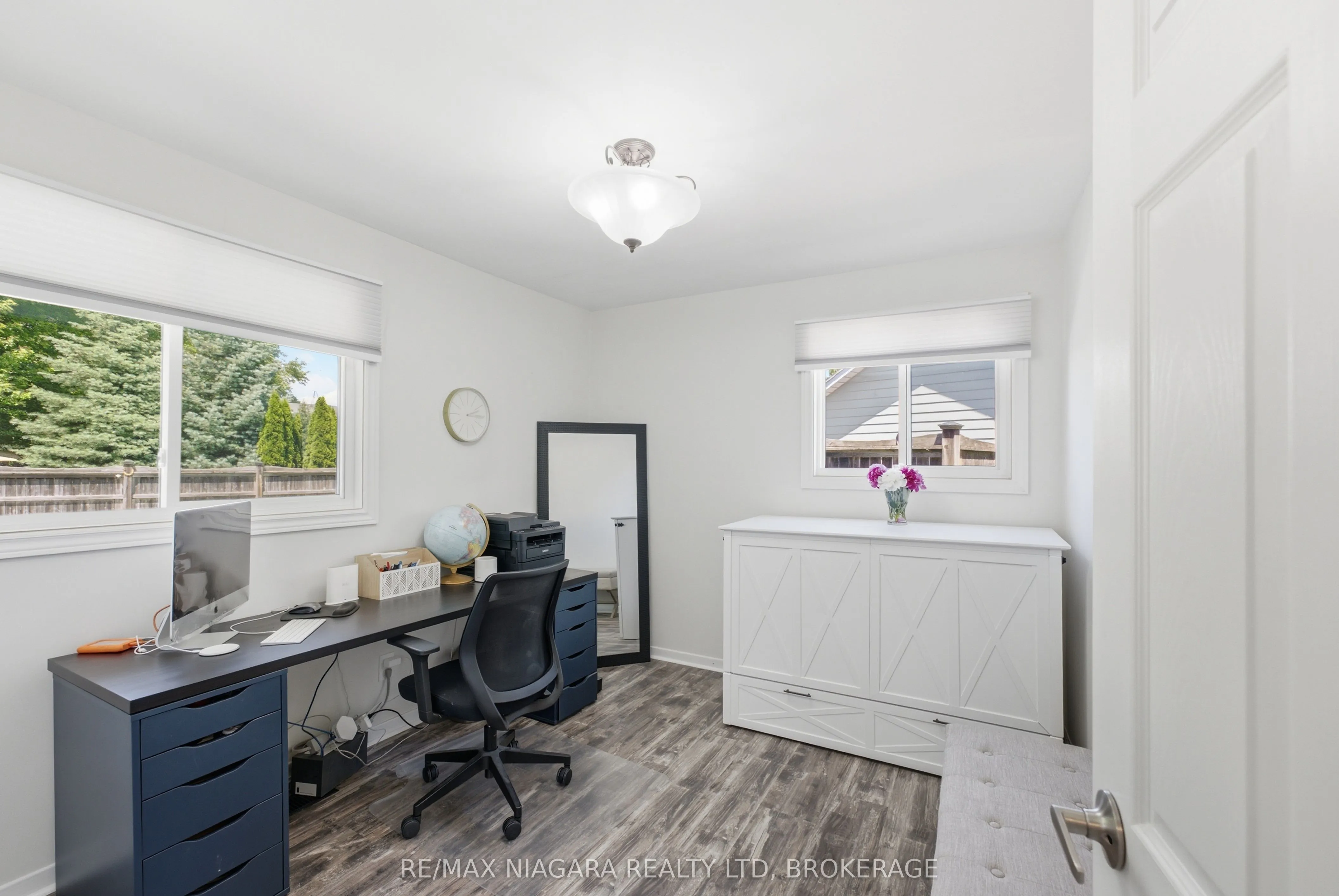 1042 Lakeshore Road W