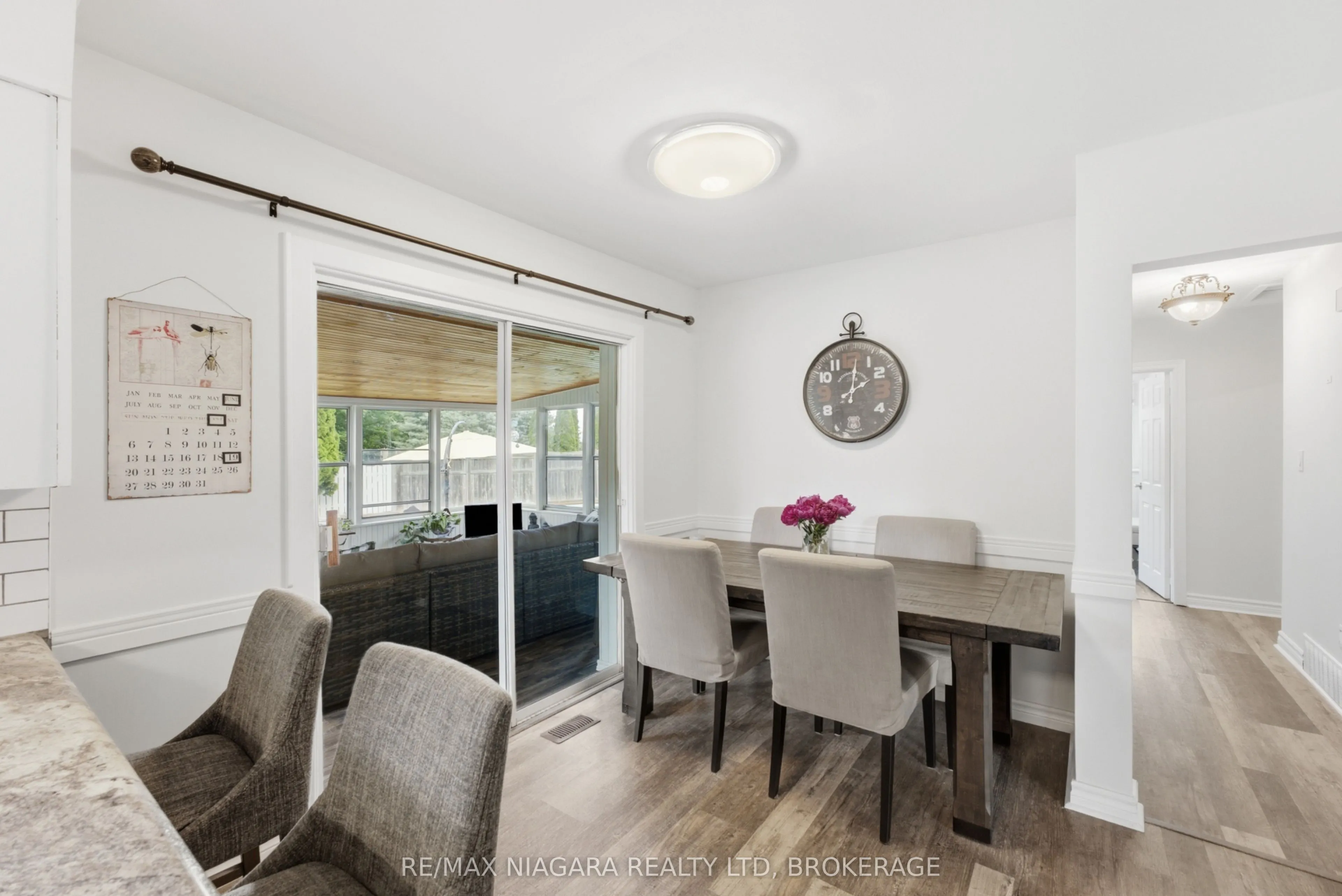 1042 Lakeshore Road W