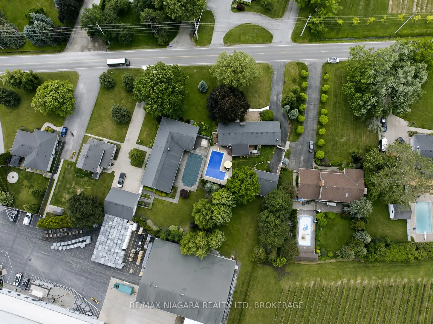 1042 Lakeshore Road W