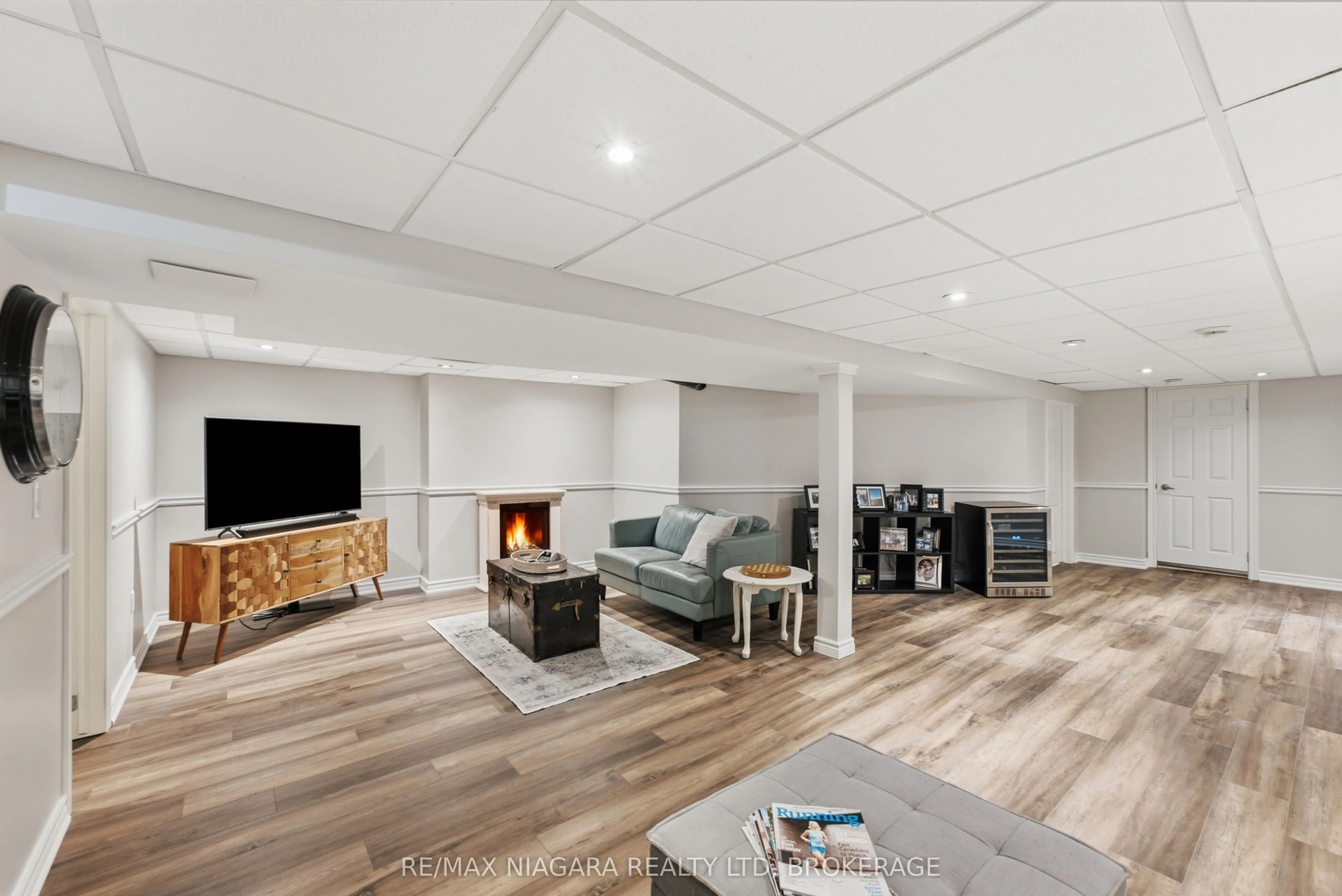 1042 Lakeshore Road W