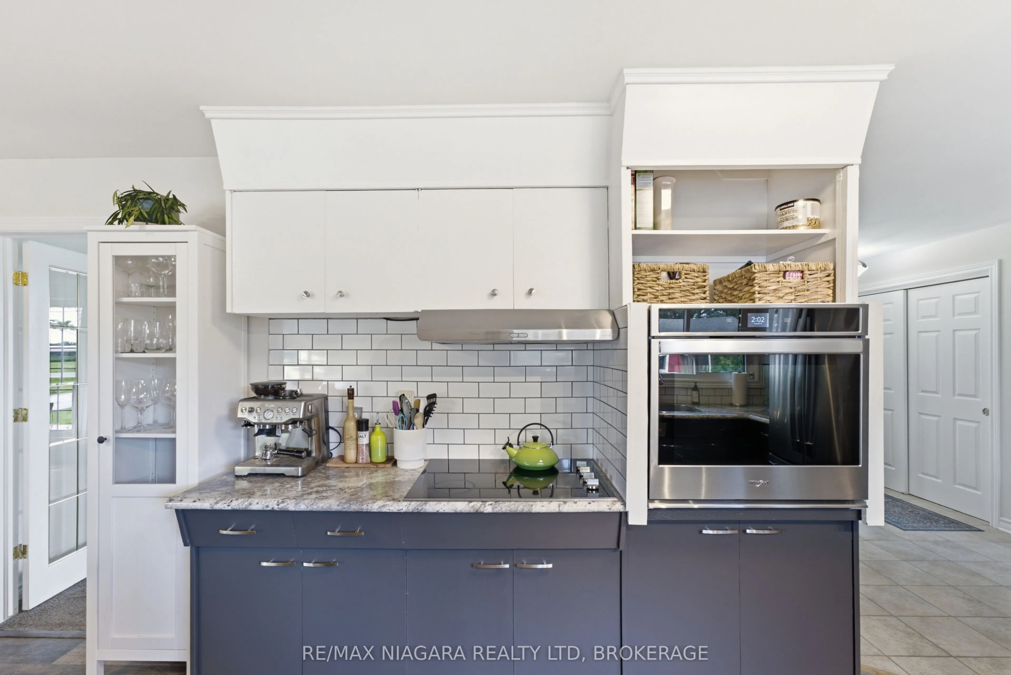1042 Lakeshore Road W