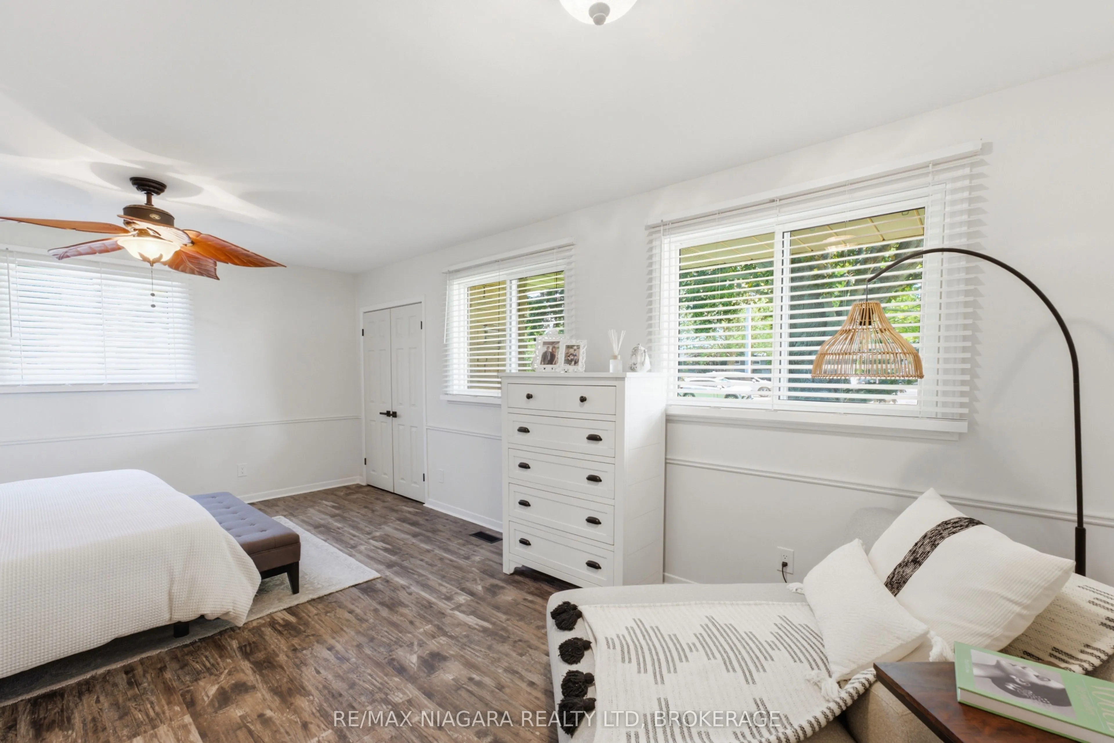 1042 Lakeshore Road W