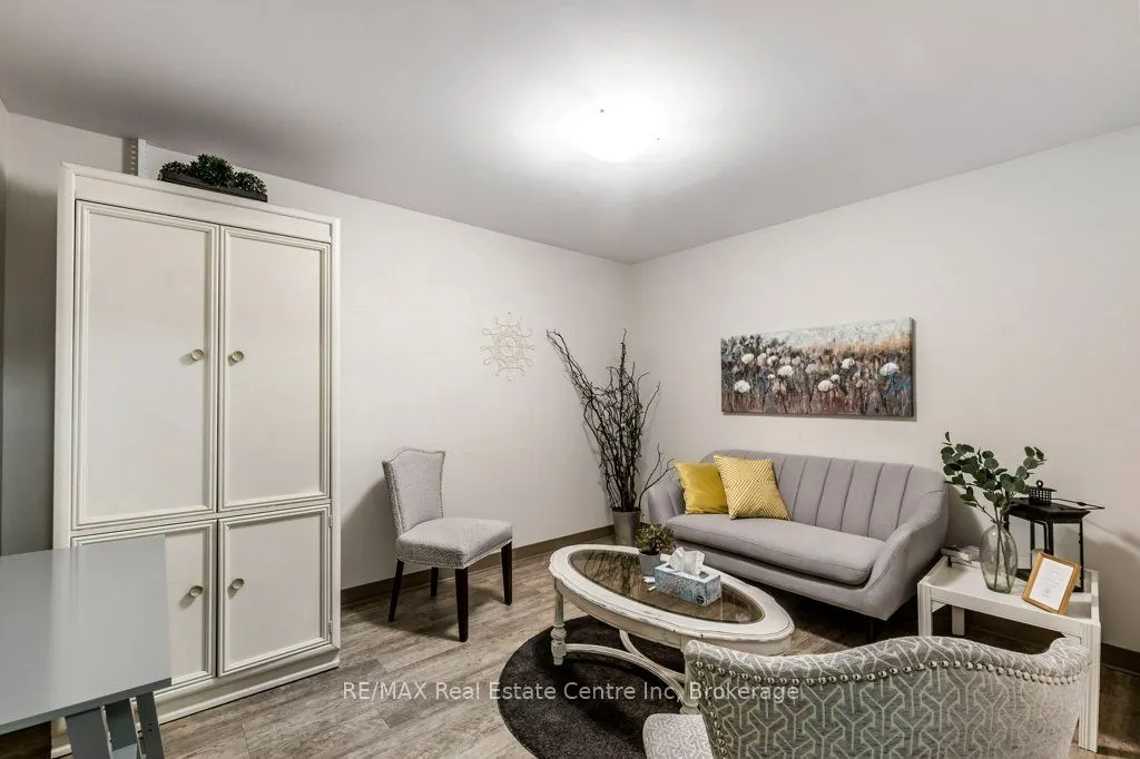 280 St Patrick Street W