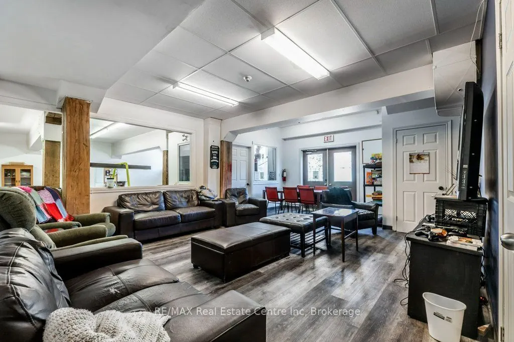 280 St Patrick Street W