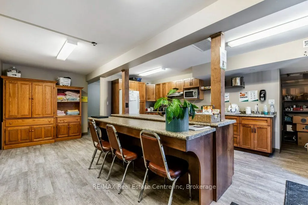280 St Patrick Street W