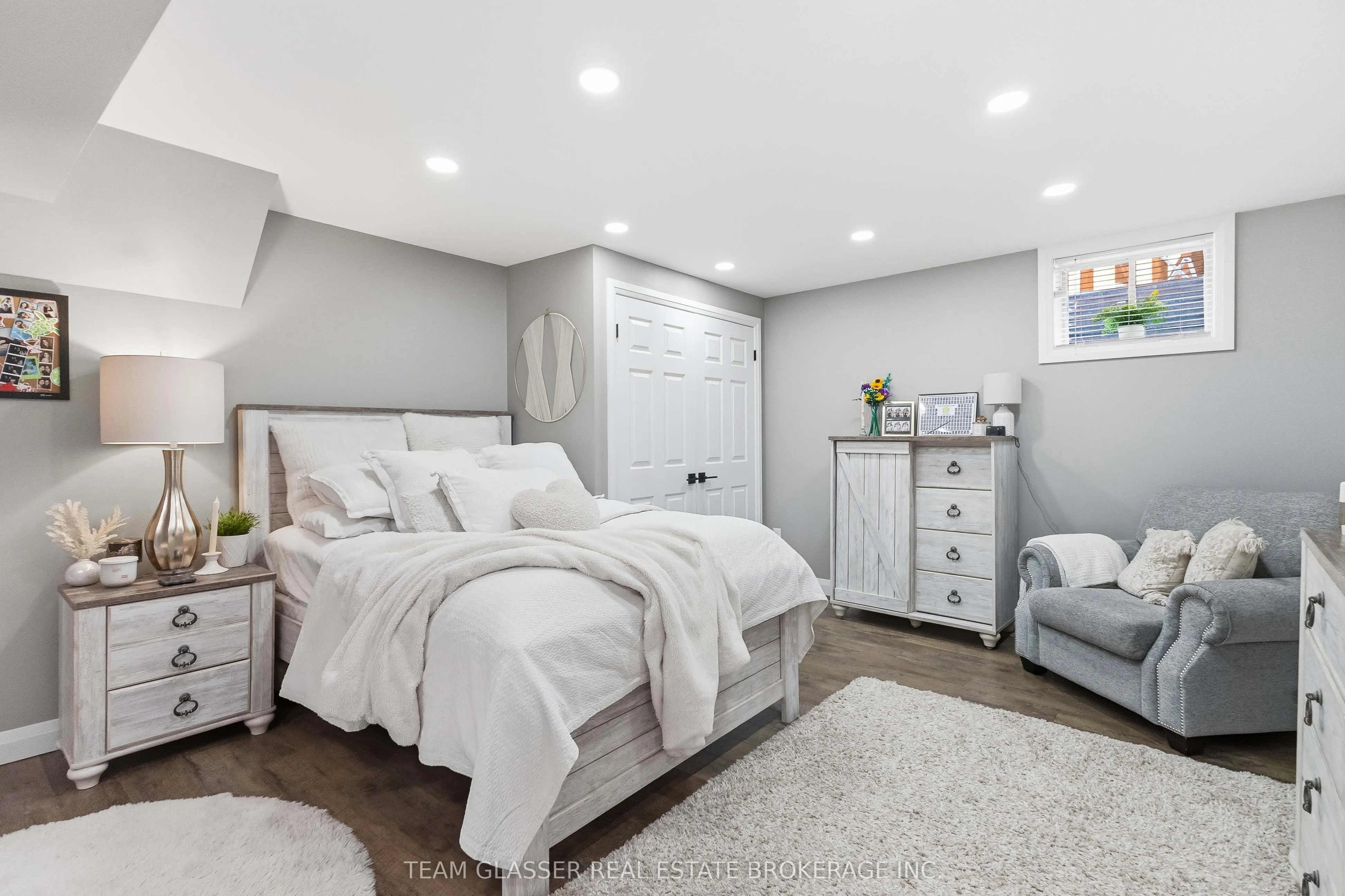 2334 MEADOWGATE Boulevard