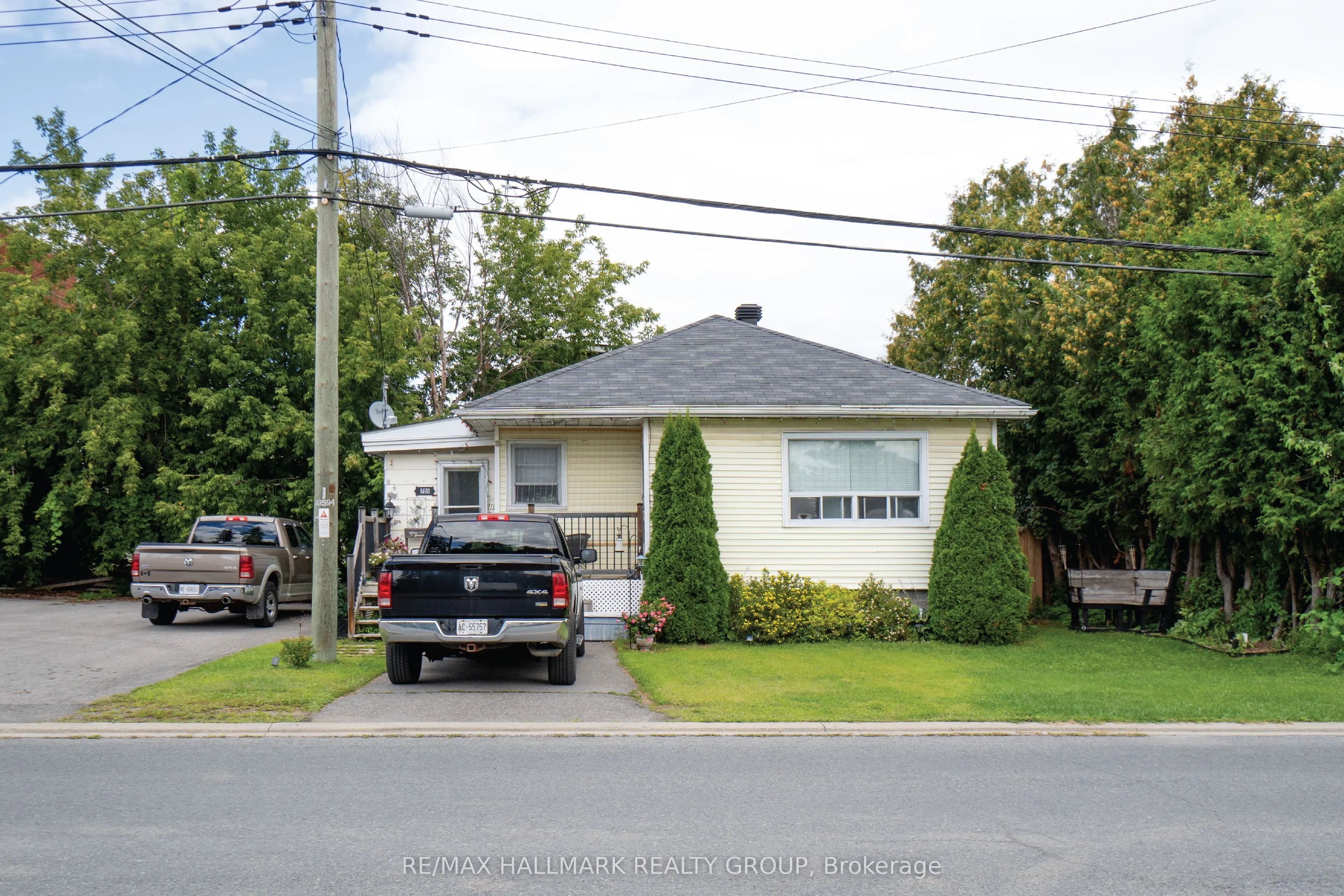 00 Laurier Street