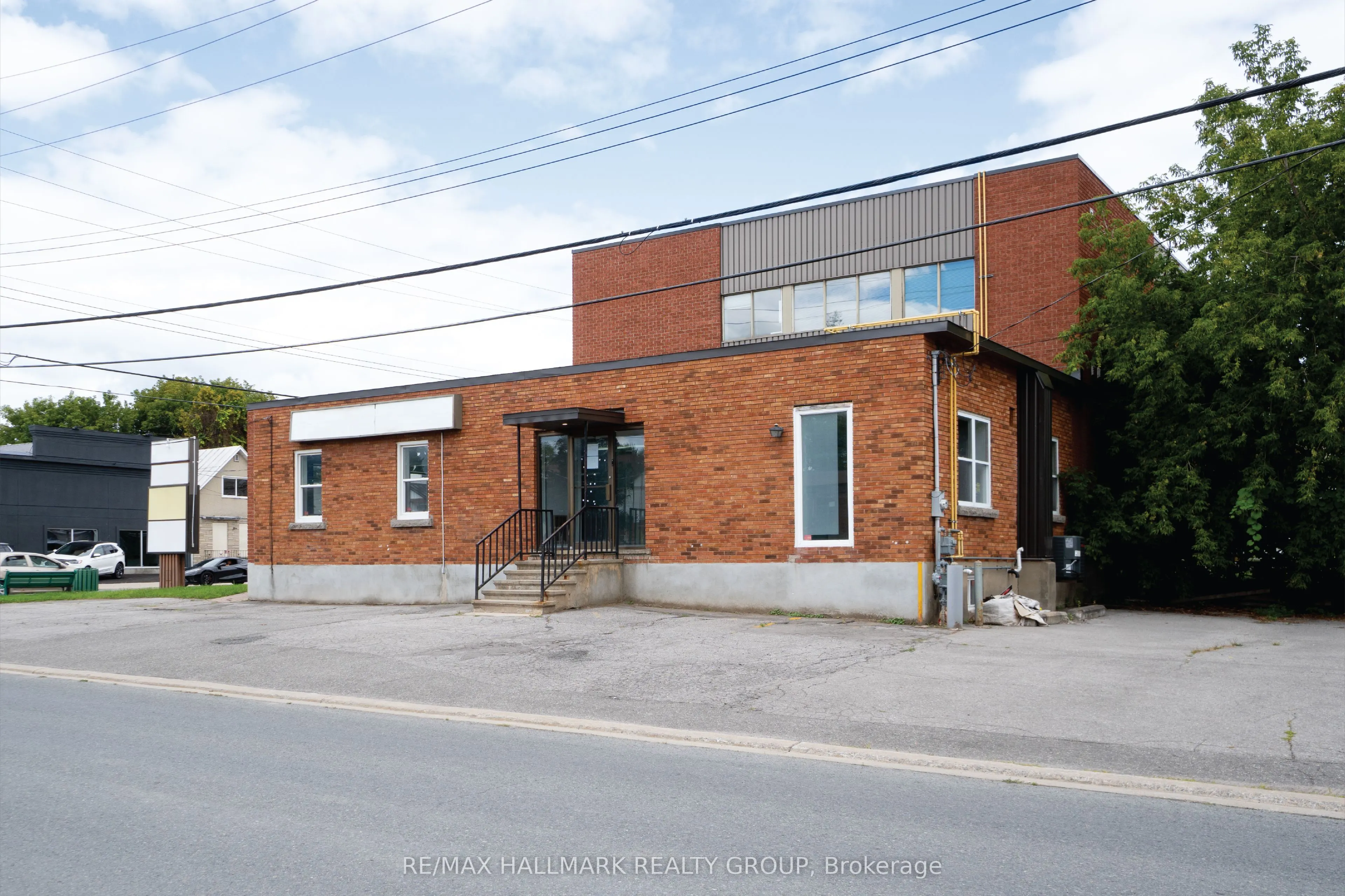00 Laurier Street